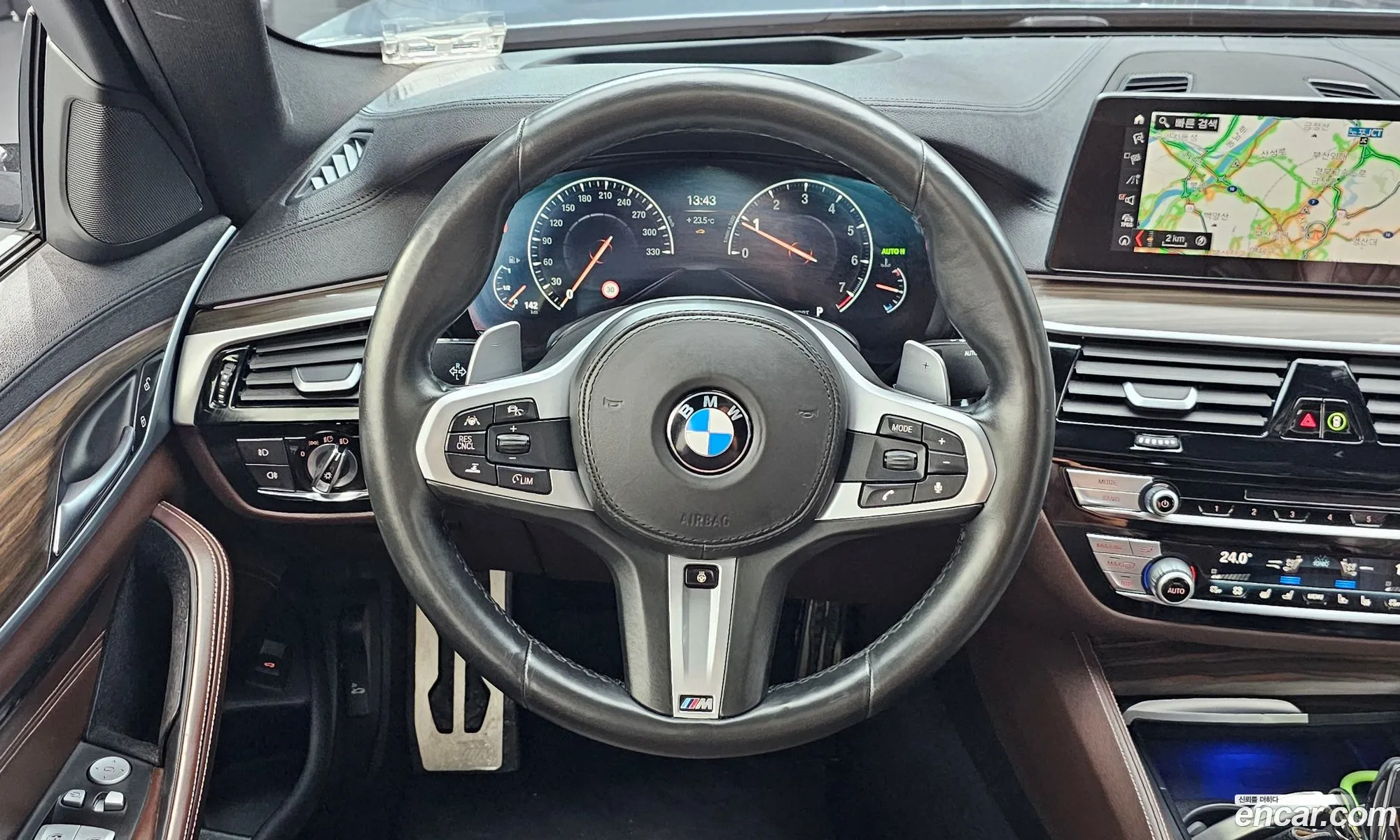 BMW 5 Series 2019 — 34
