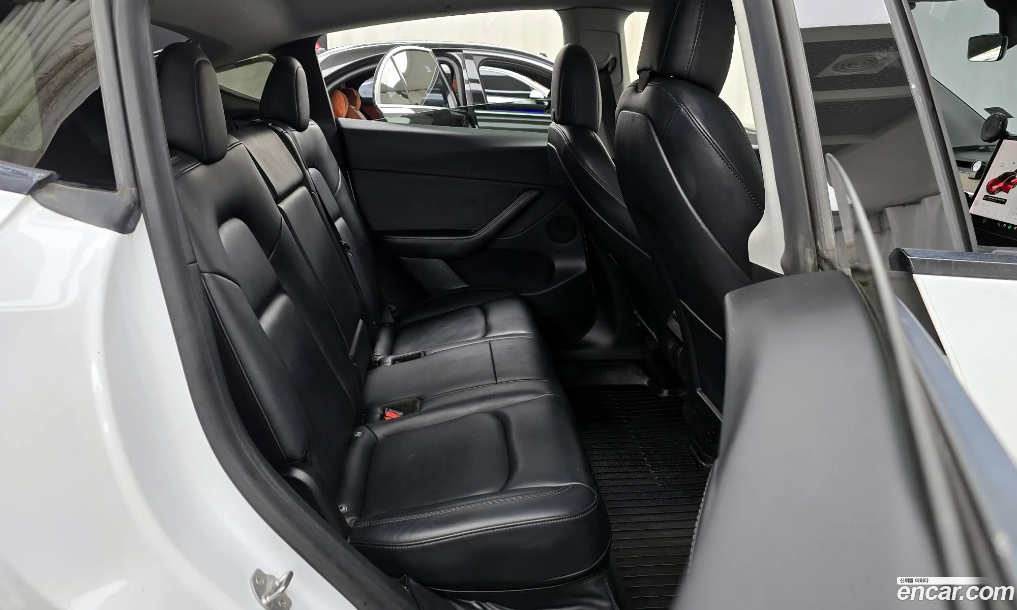 Tesla Model Y 2021 5YJYGDED2MF238036 — 4