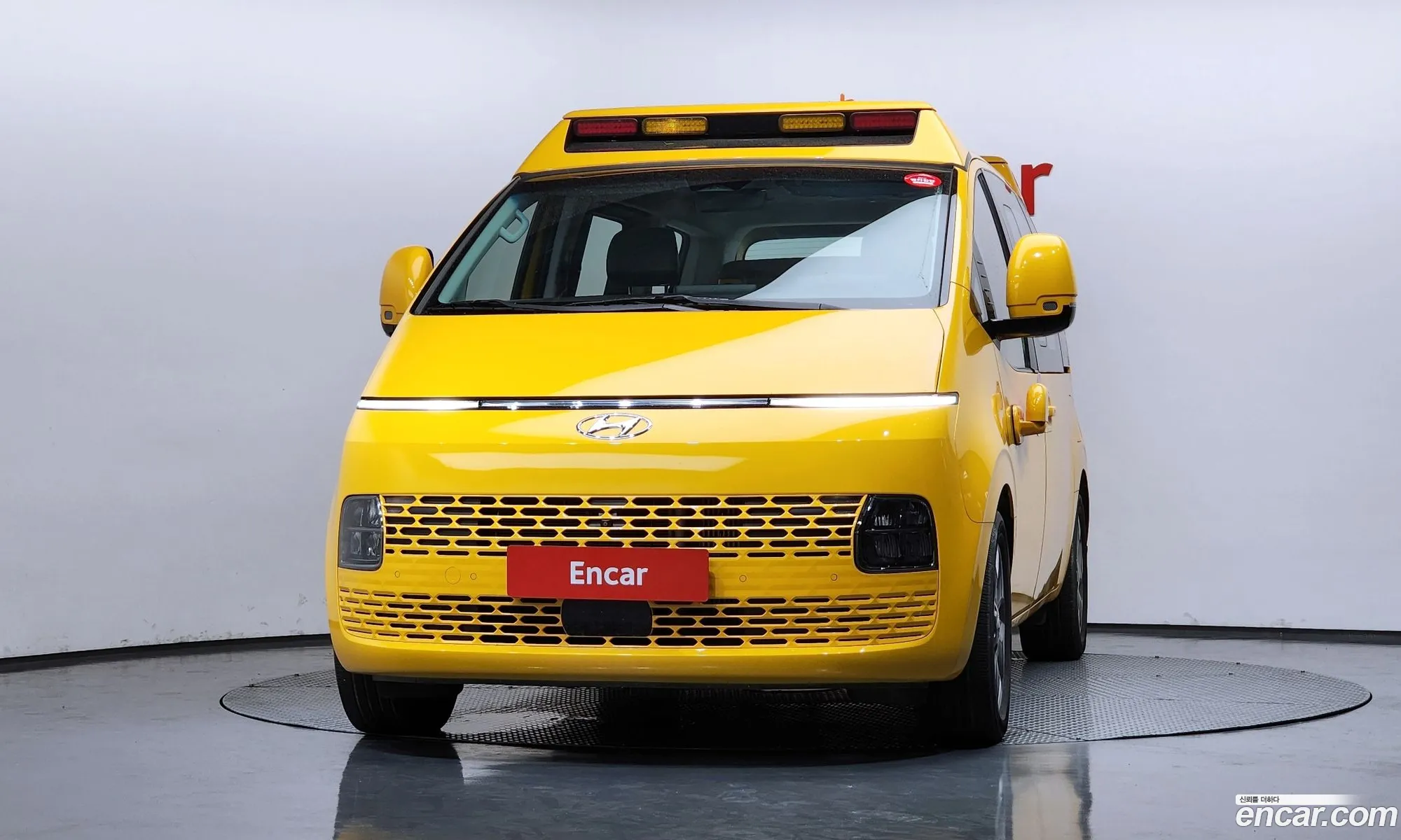 Hyundai Staria 2023 — 3