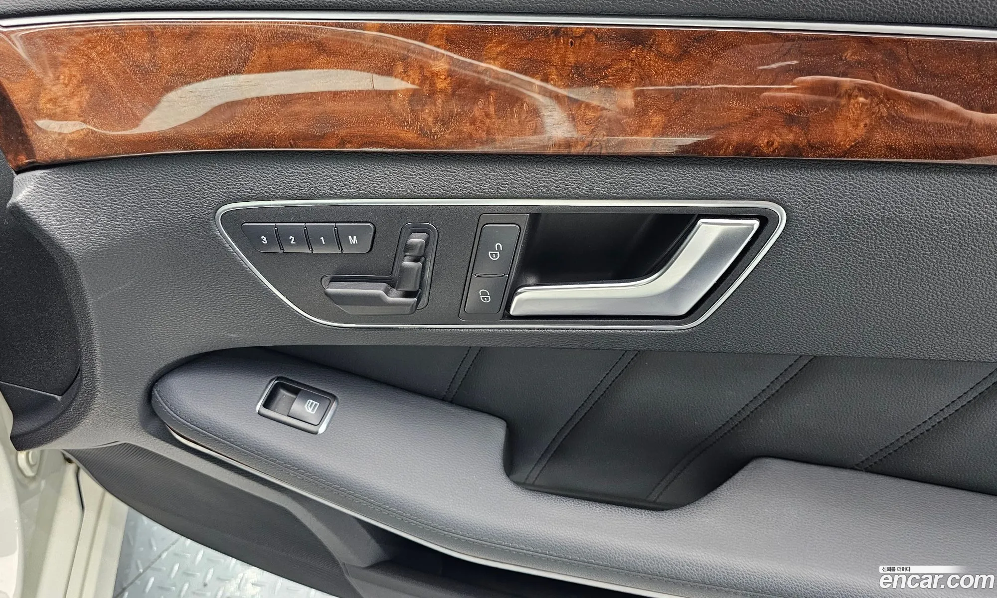 Mercedes-Benz E-Class W212 2012 WDDHF5DB0CA536672 — 16