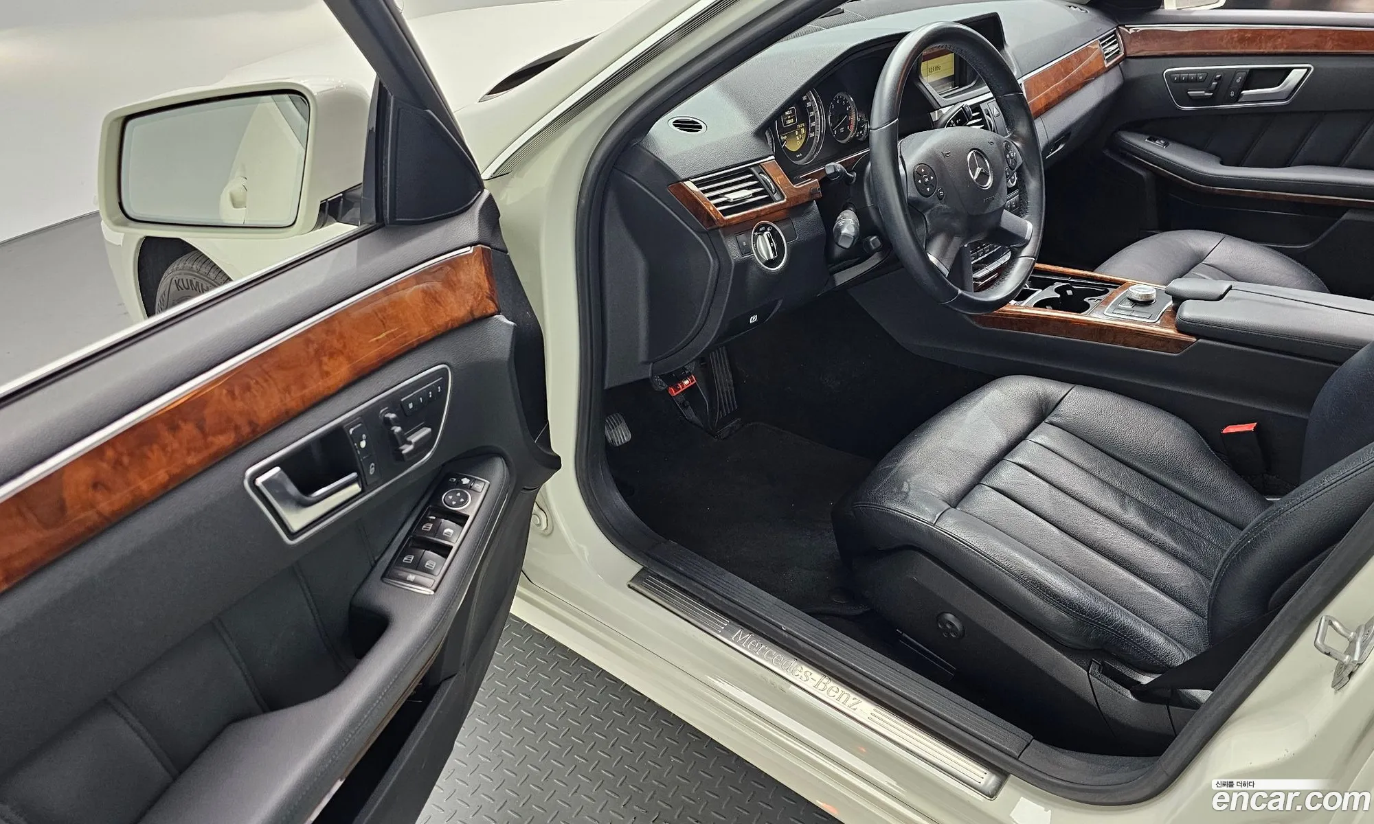 Mercedes-Benz E-Class W212 2012 WDDHF5DB0CA536672 — 13