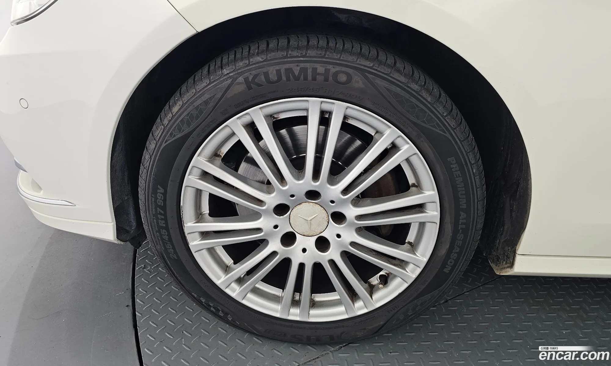 Mercedes-Benz E-Class W212 2012 WDDHF5DB0CA536672 — 4