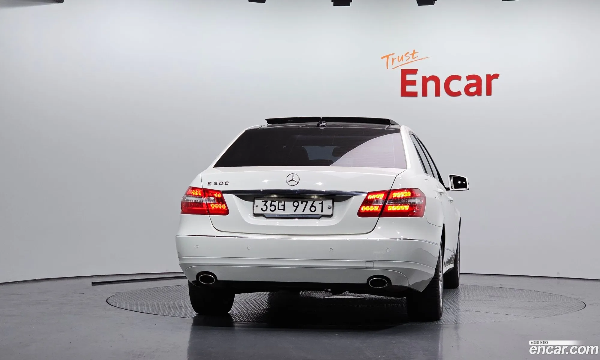 Mercedes-Benz E-Class W212 2012 WDDHF5DB0CA536672 — 9