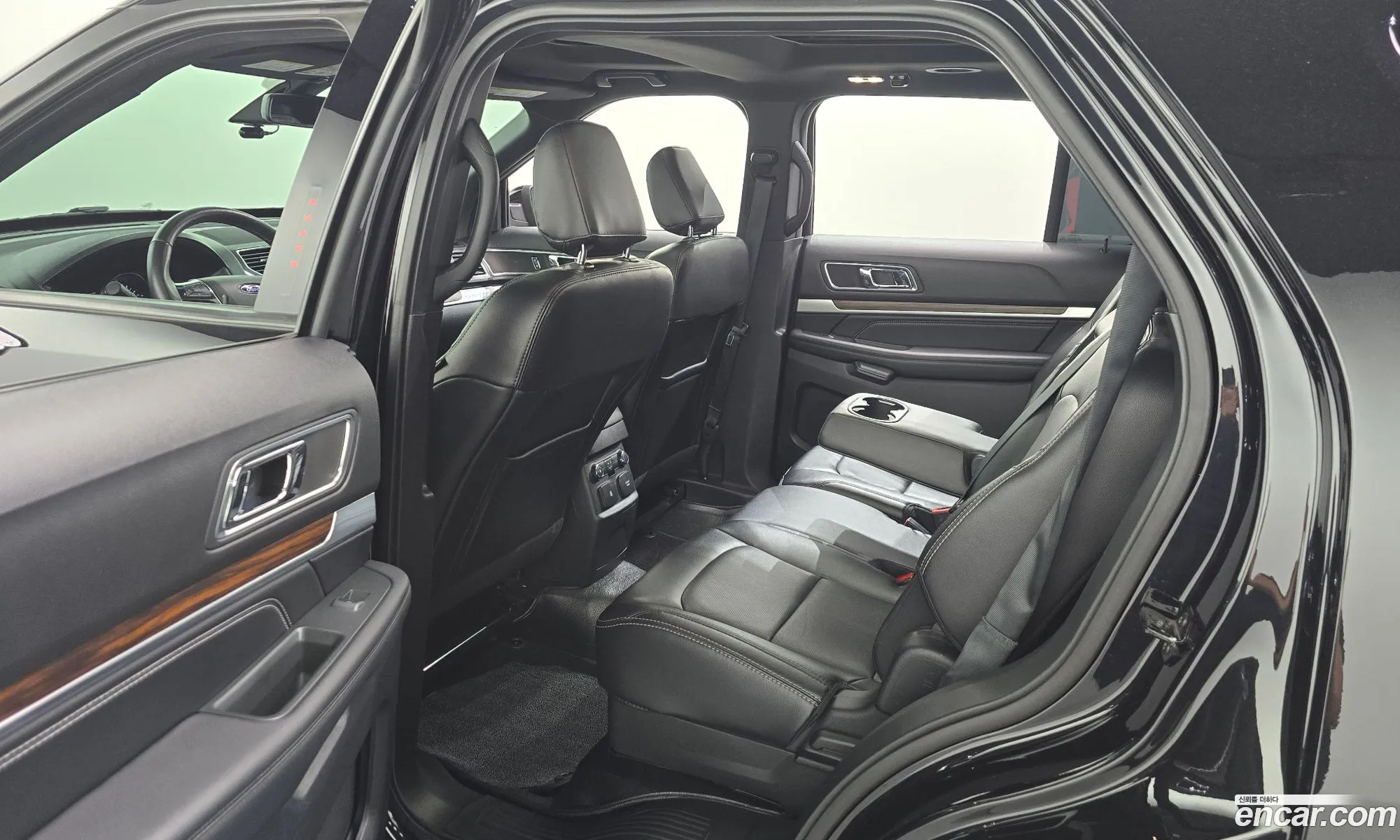 Ford Explorer 2019 1FM5K8FH9KGA48016 — 19