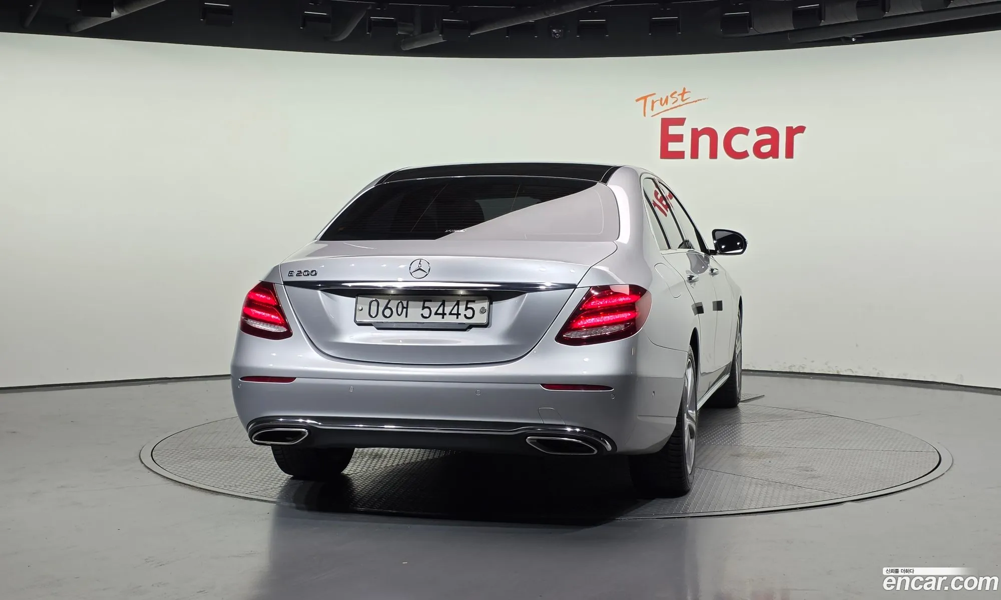 Mercedes-Benz E-Class W213 2018 WDDZF4CB3JA425434 — 31