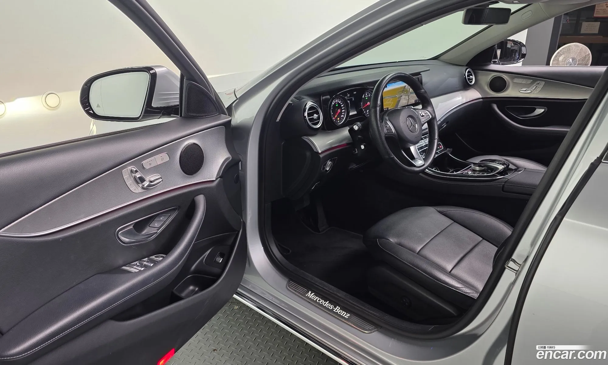 Mercedes-Benz E-Class W213 2018 WDDZF4CB3JA425434 — 30