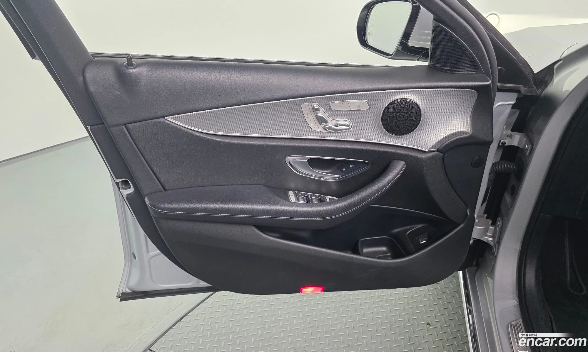 Mercedes-Benz E-Class W213 2018 WDDZF4CB3JA425434 — 21