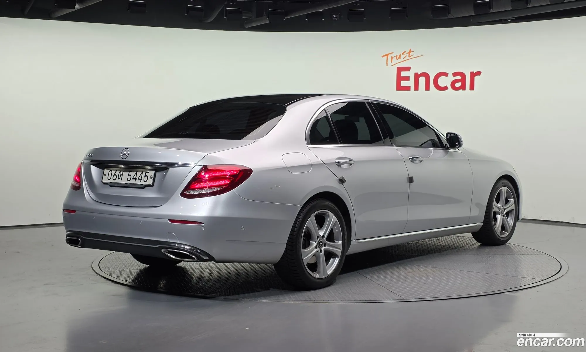 Mercedes-Benz E-Class W213 2018 WDDZF4CB3JA425434 — 25