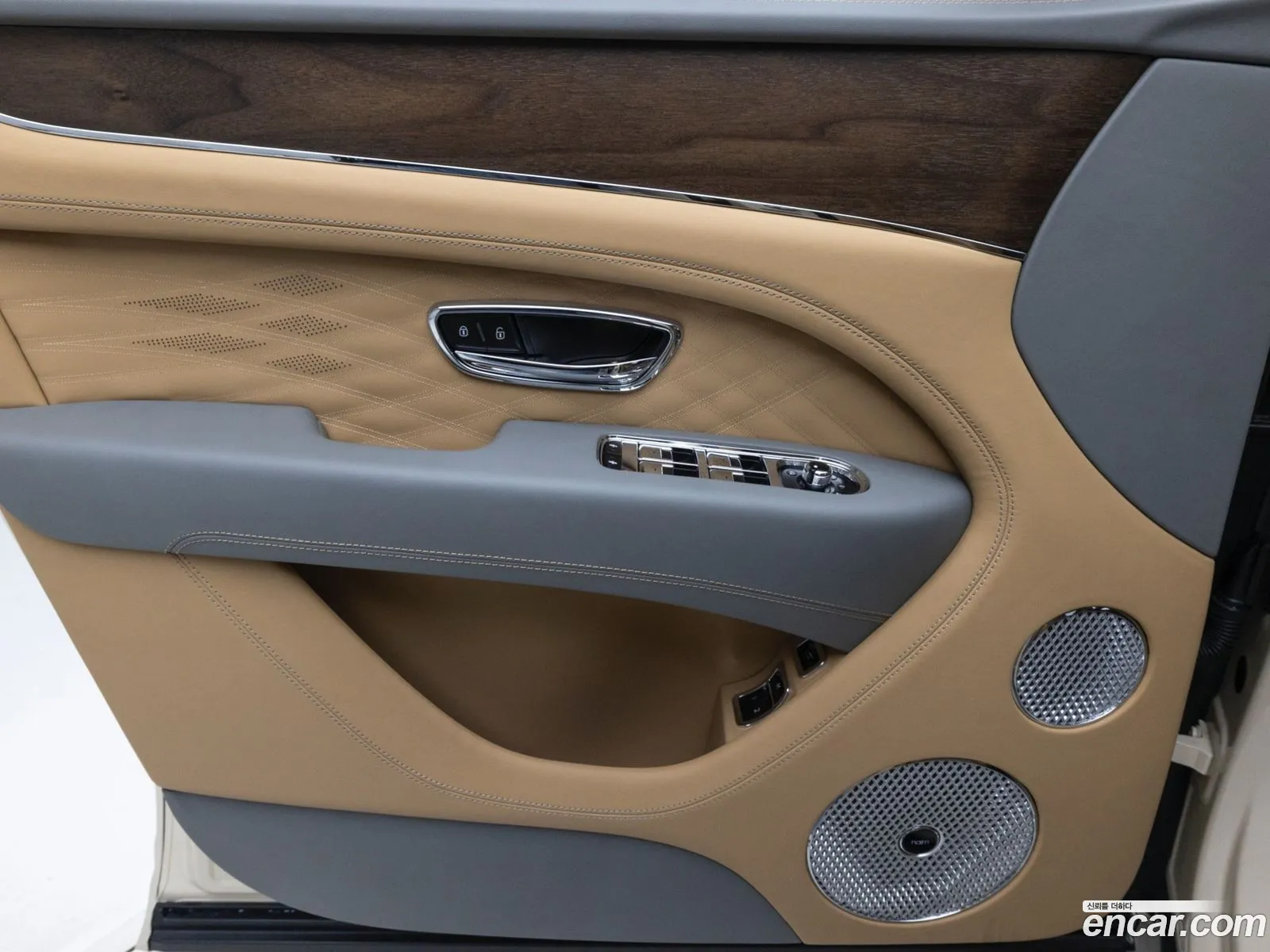 Bentley Bentayga 2025 — 17