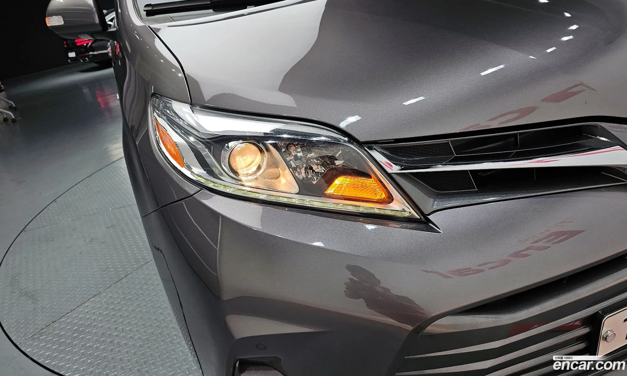 Toyota Sienna 2018 5TDDZ3DC8JS205030 — 18