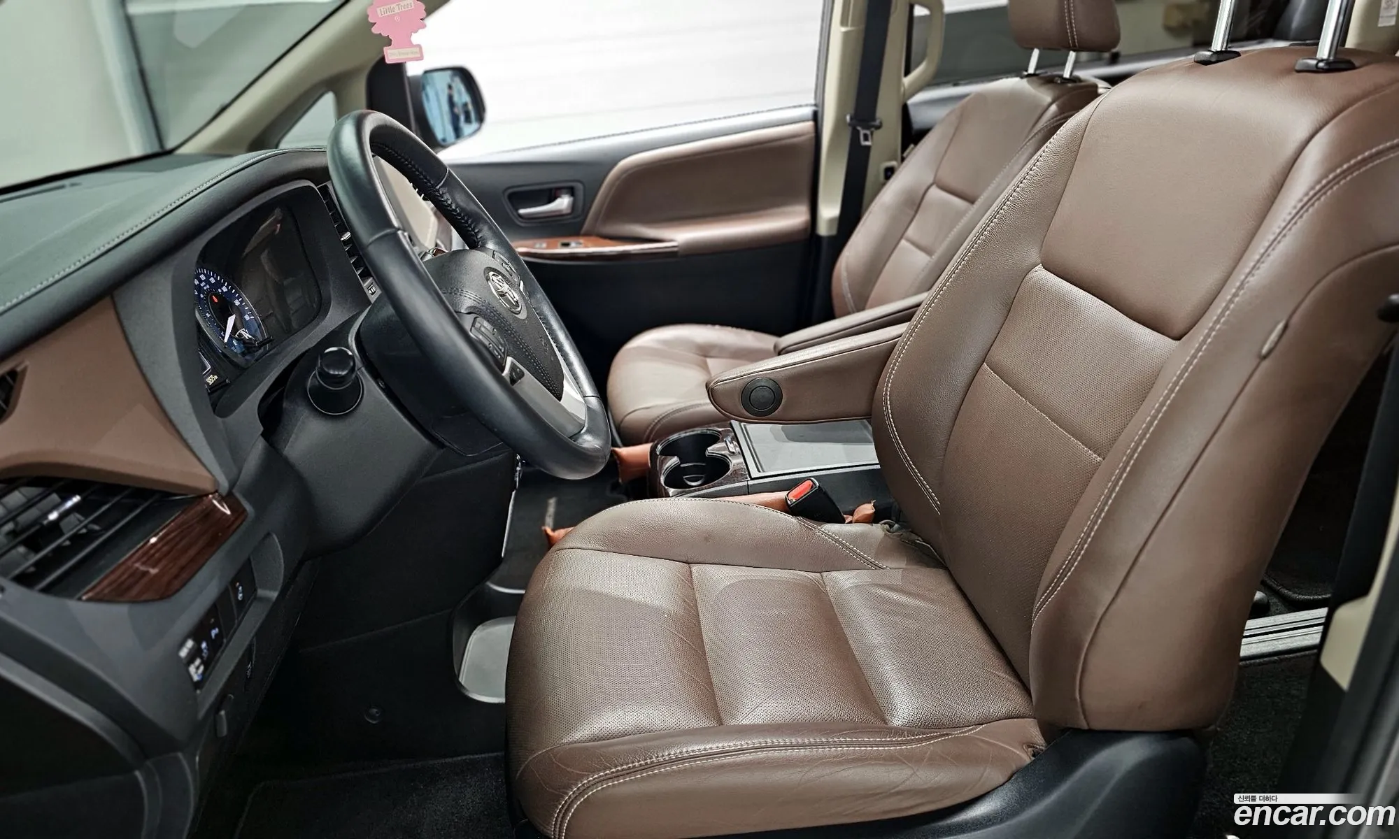 Toyota Sienna 2018 5TDDZ3DC8JS205030 — 26