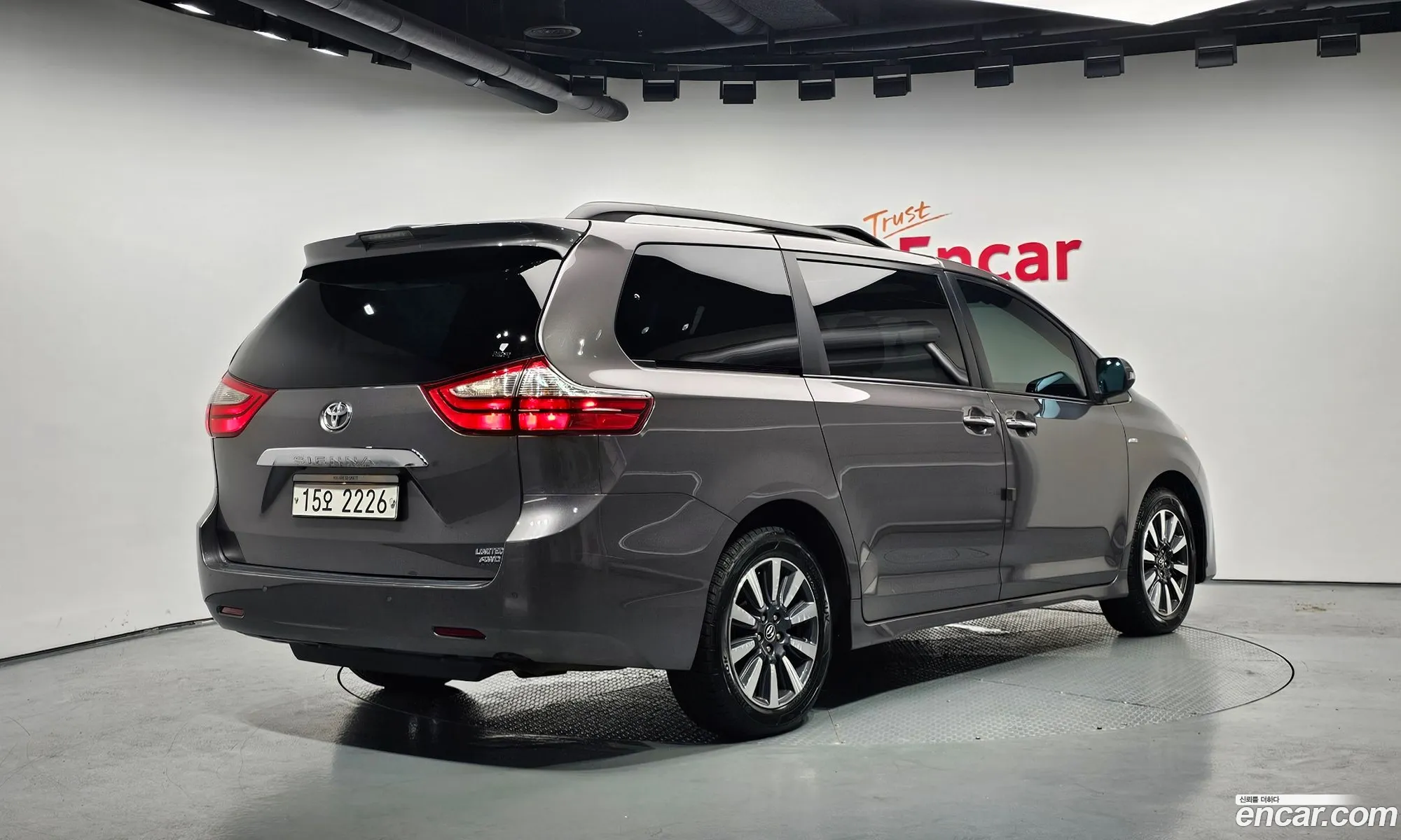 Toyota Sienna 2018 5TDDZ3DC8JS205030 — 3