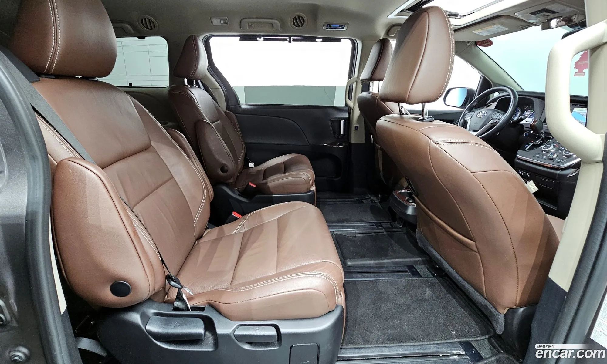 Toyota Sienna 2018 5TDDZ3DC8JS205030 — 7