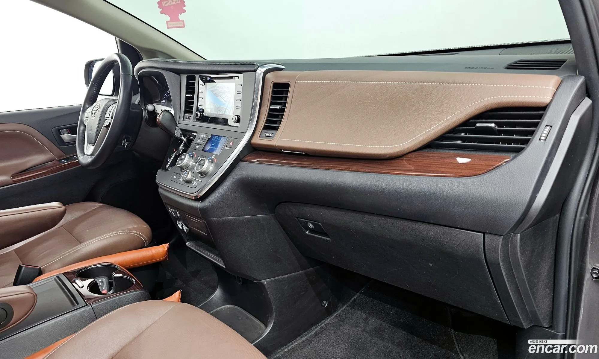 Toyota Sienna 2018 5TDDZ3DC8JS205030 — 19