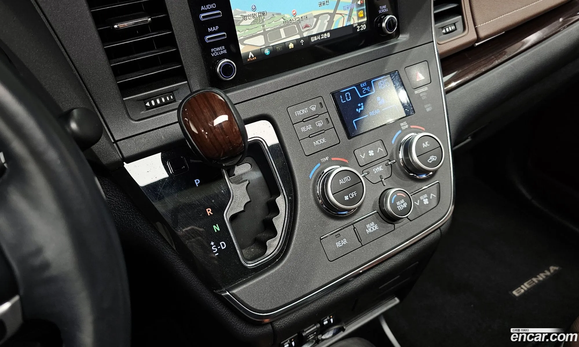 Toyota Sienna 2018 5TDDZ3DC8JS205030 — 30