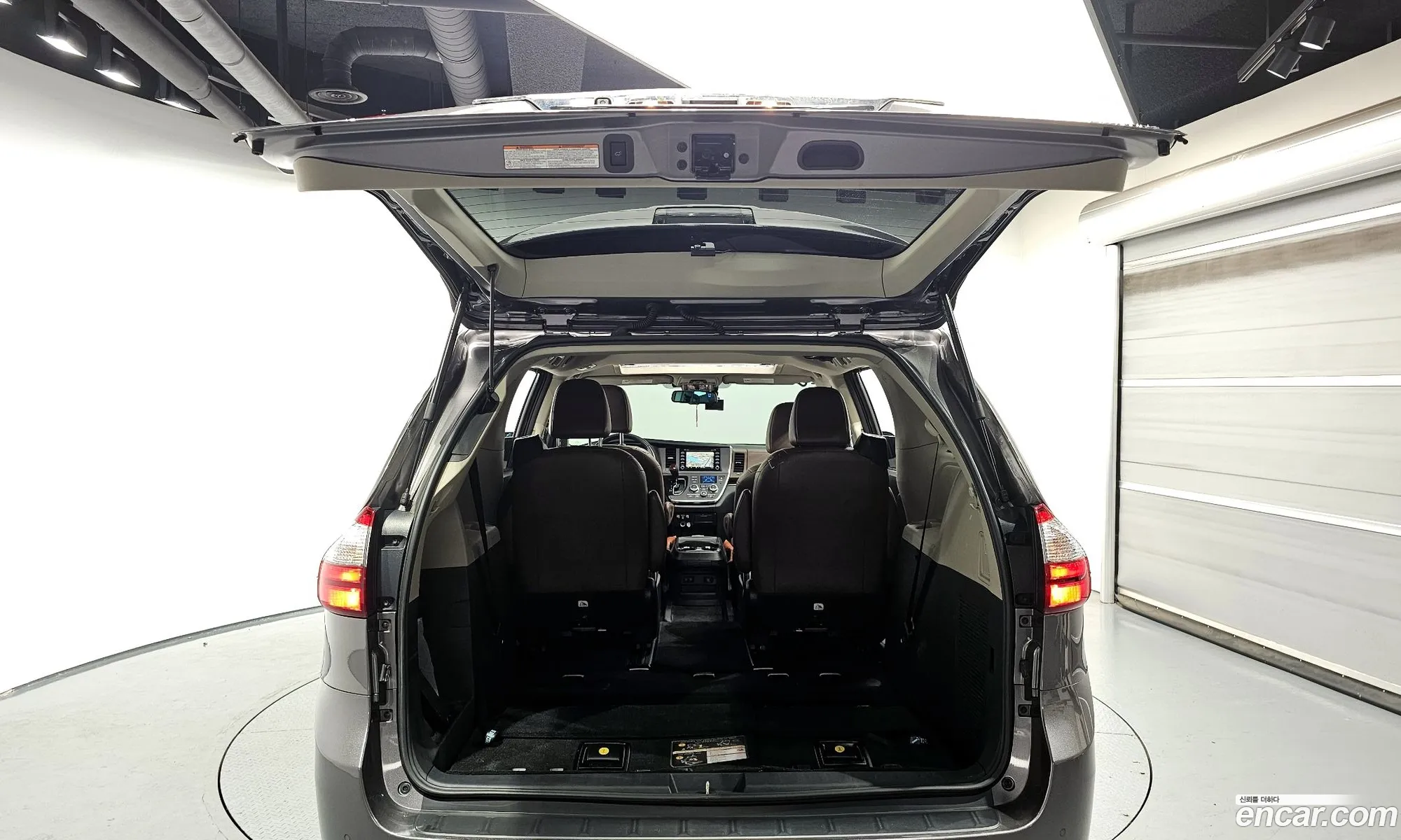 Toyota Sienna 2018 5TDDZ3DC8JS205030 — 21