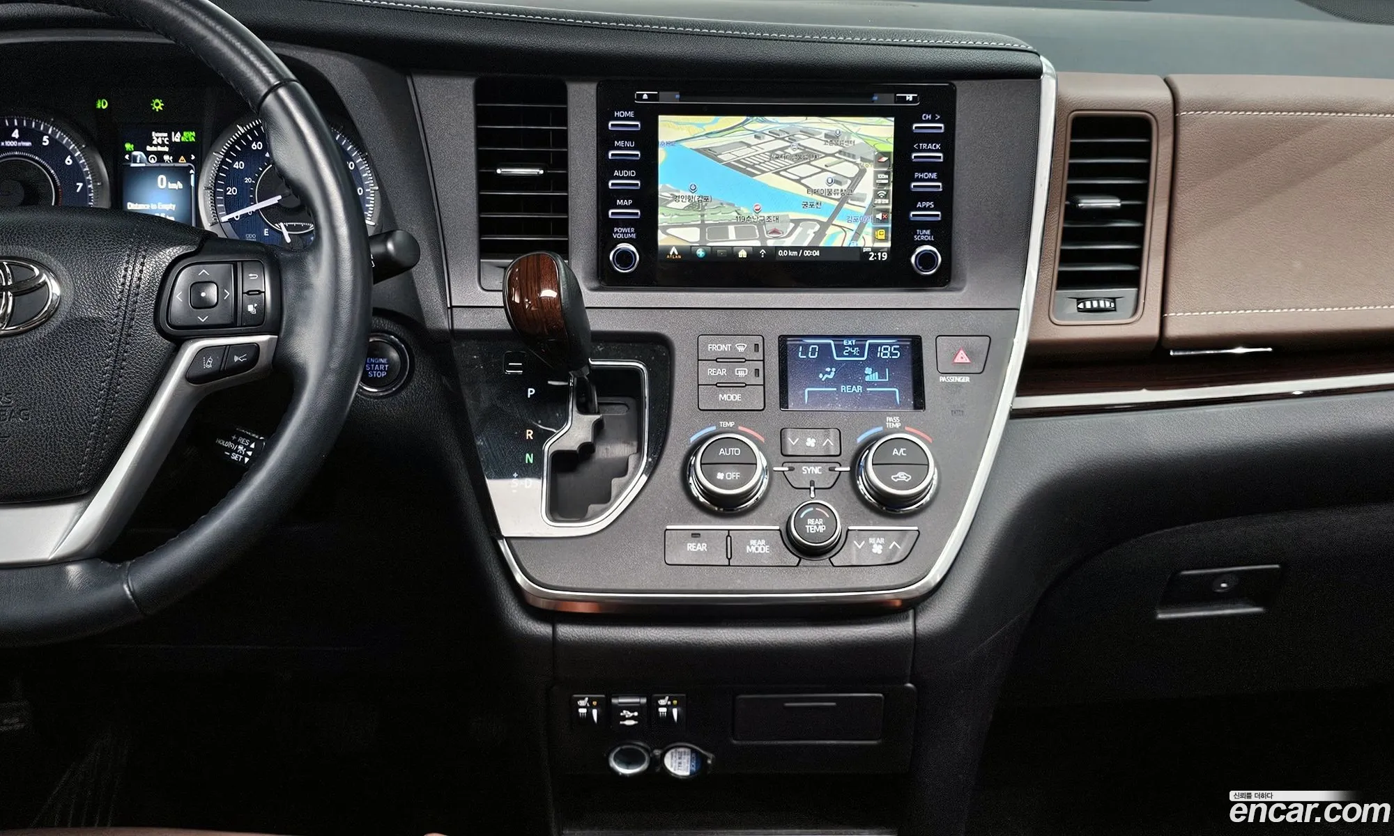Toyota Sienna 2018 5TDDZ3DC8JS205030 — 12