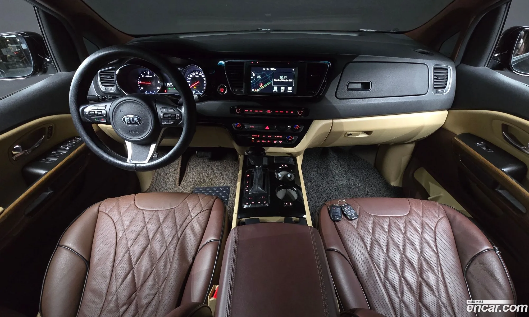 Kia Carnival 2016 KNAME81ABGS227025 — 2