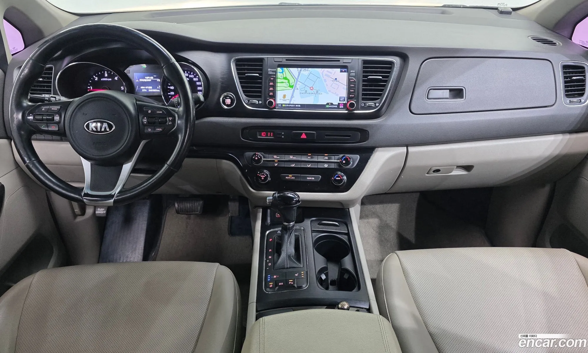 Kia Carnival 2016 KNAMB81ABGS237732 — 2