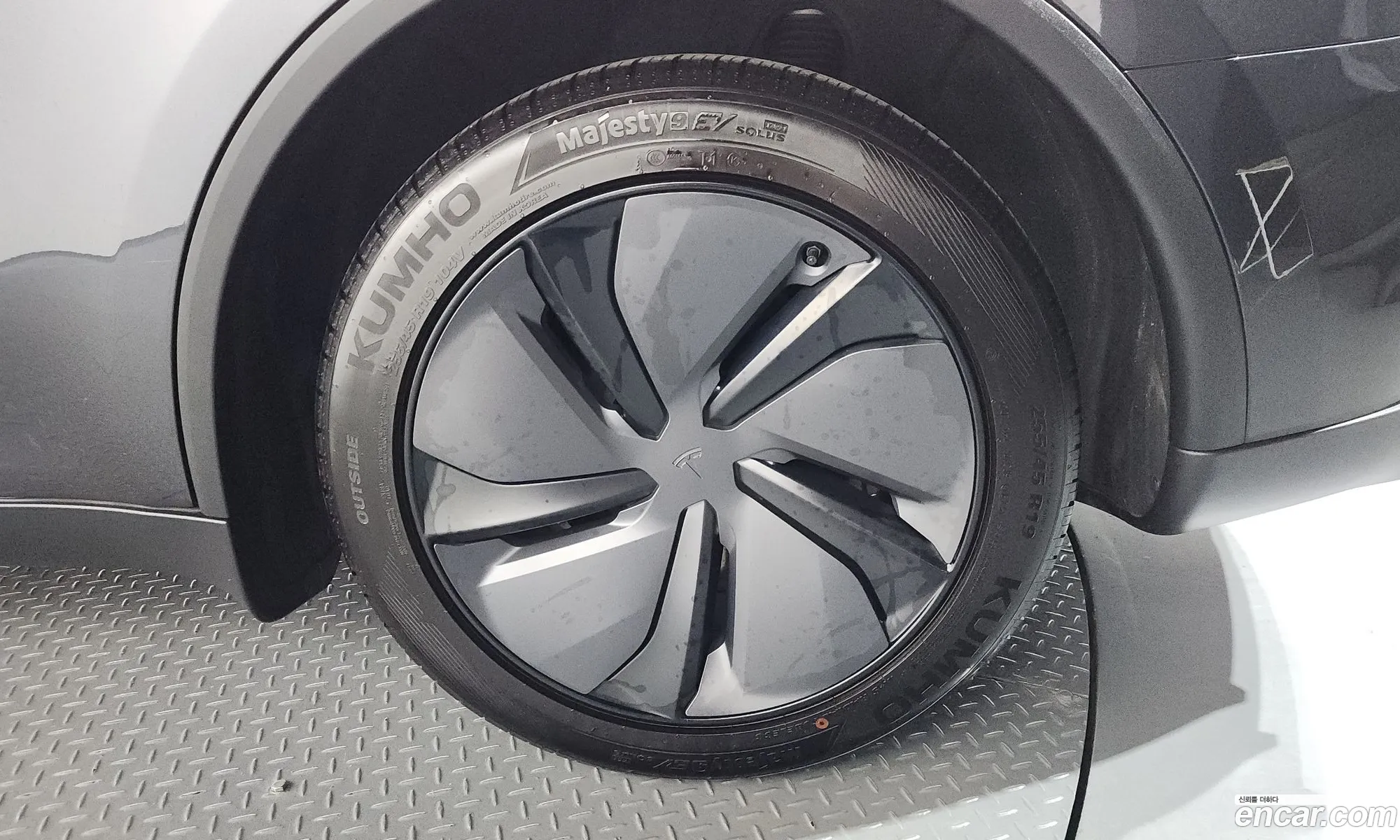 Tesla Model Y 2025 LRWYGCFJ3SC053919 — 27