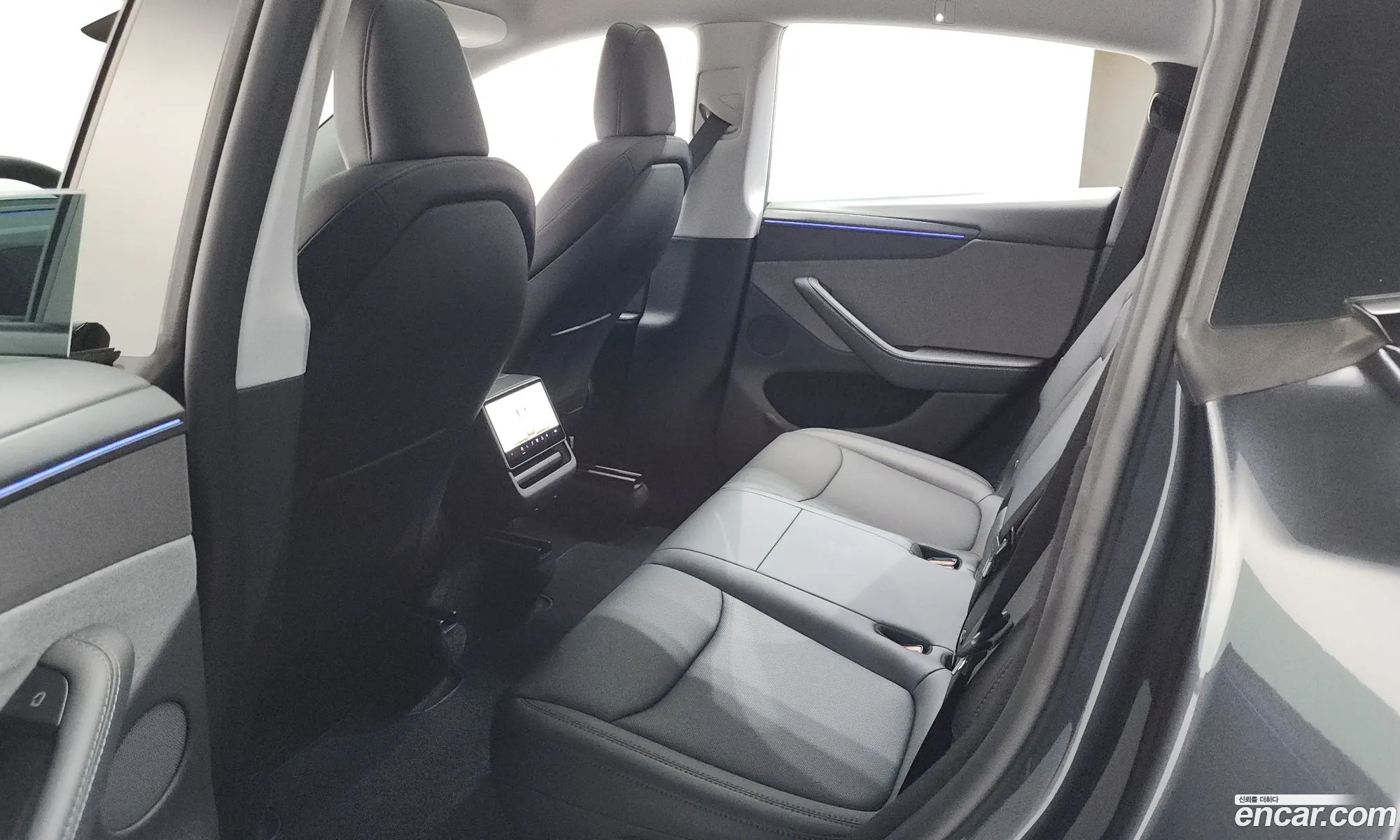 Tesla Model Y 2025 LRWYGCFJ3SC053919 — 4