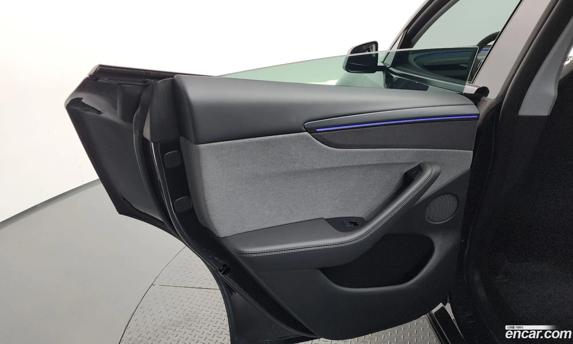 Tesla Model Y 2025 LRWYGCFJ3SC053919 — 5