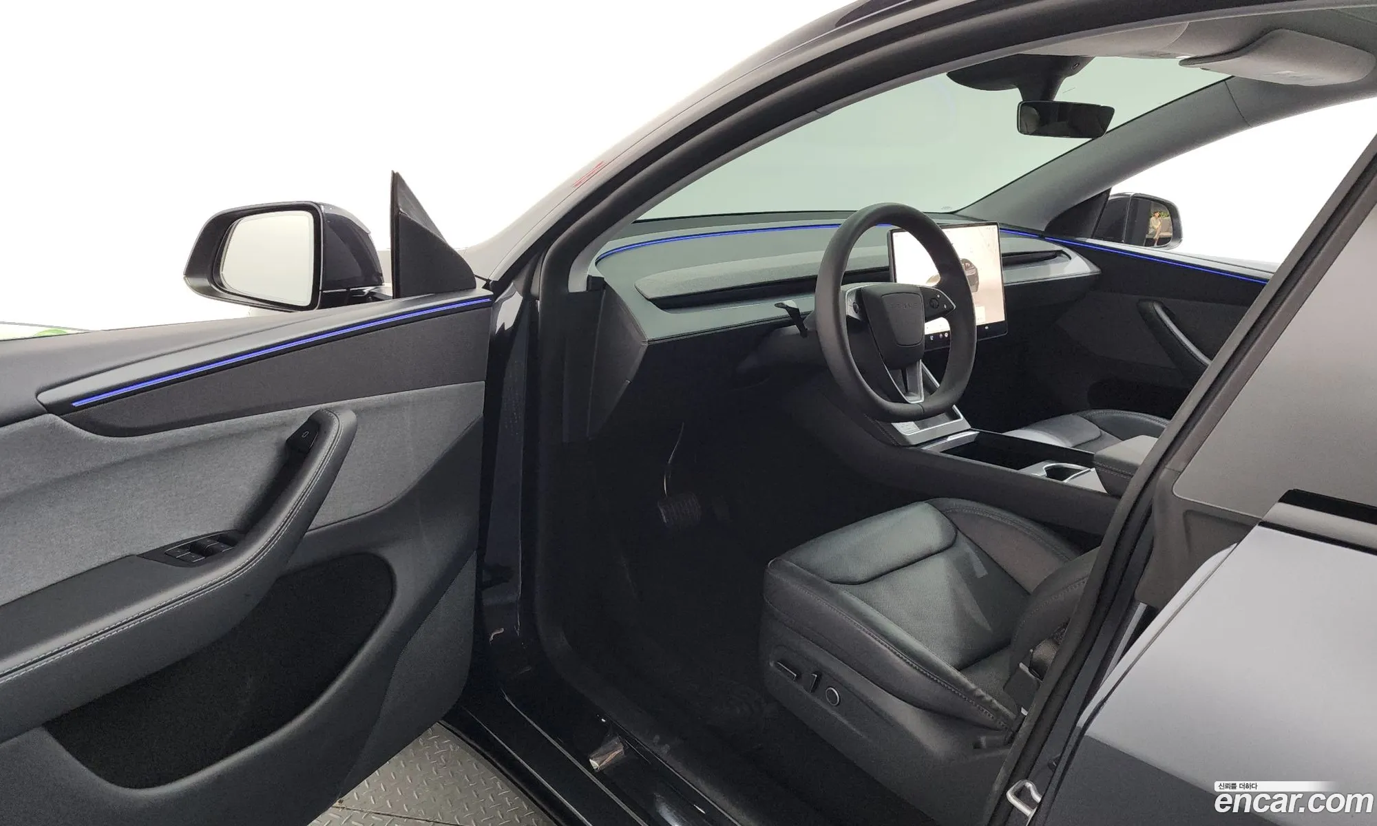 Tesla Model Y 2025 LRWYGCFJ3SC053919 — 23