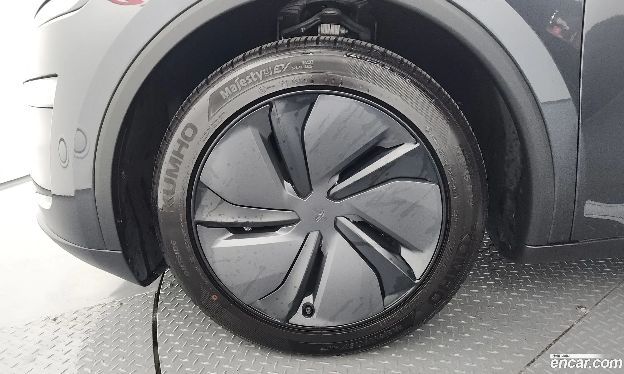 Tesla Model Y 2025 LRWYGCFJ3SC053919 — 17