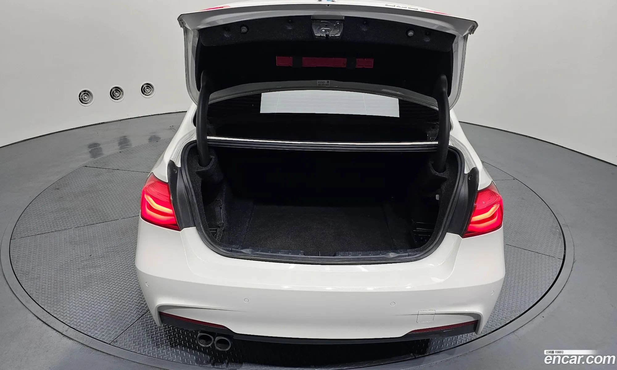 BMW 3 Series 2018 WBA8C5103J5L45563 — 10