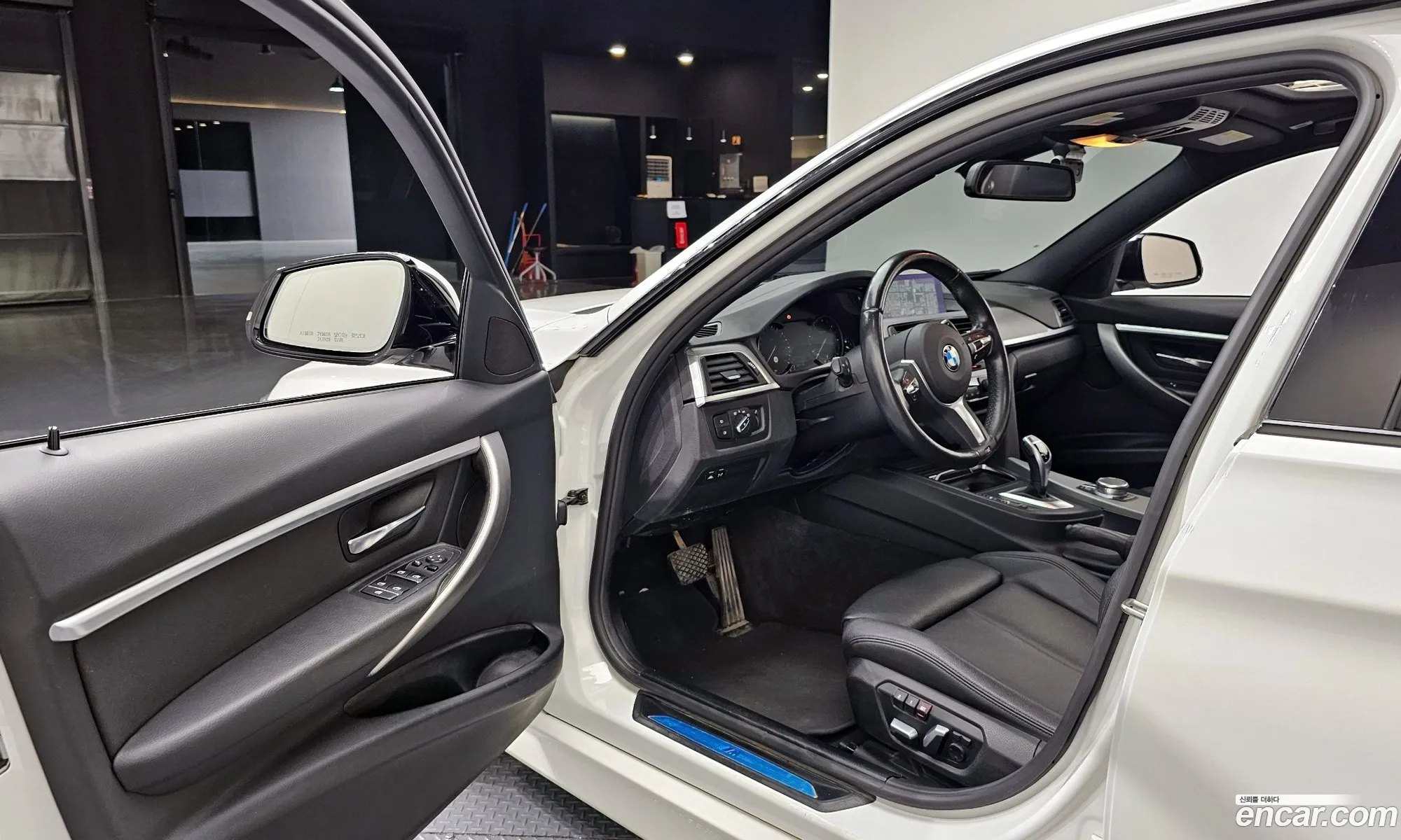 BMW 3 Series 2018 WBA8C5103J5L45563 — 17