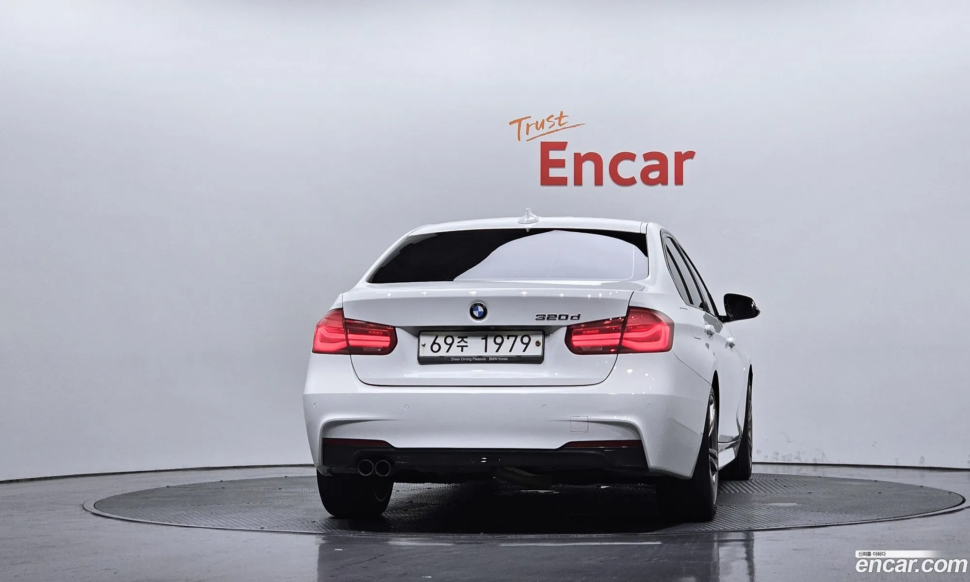 BMW 3 Series 2018 WBA8C5103J5L45563 — 3