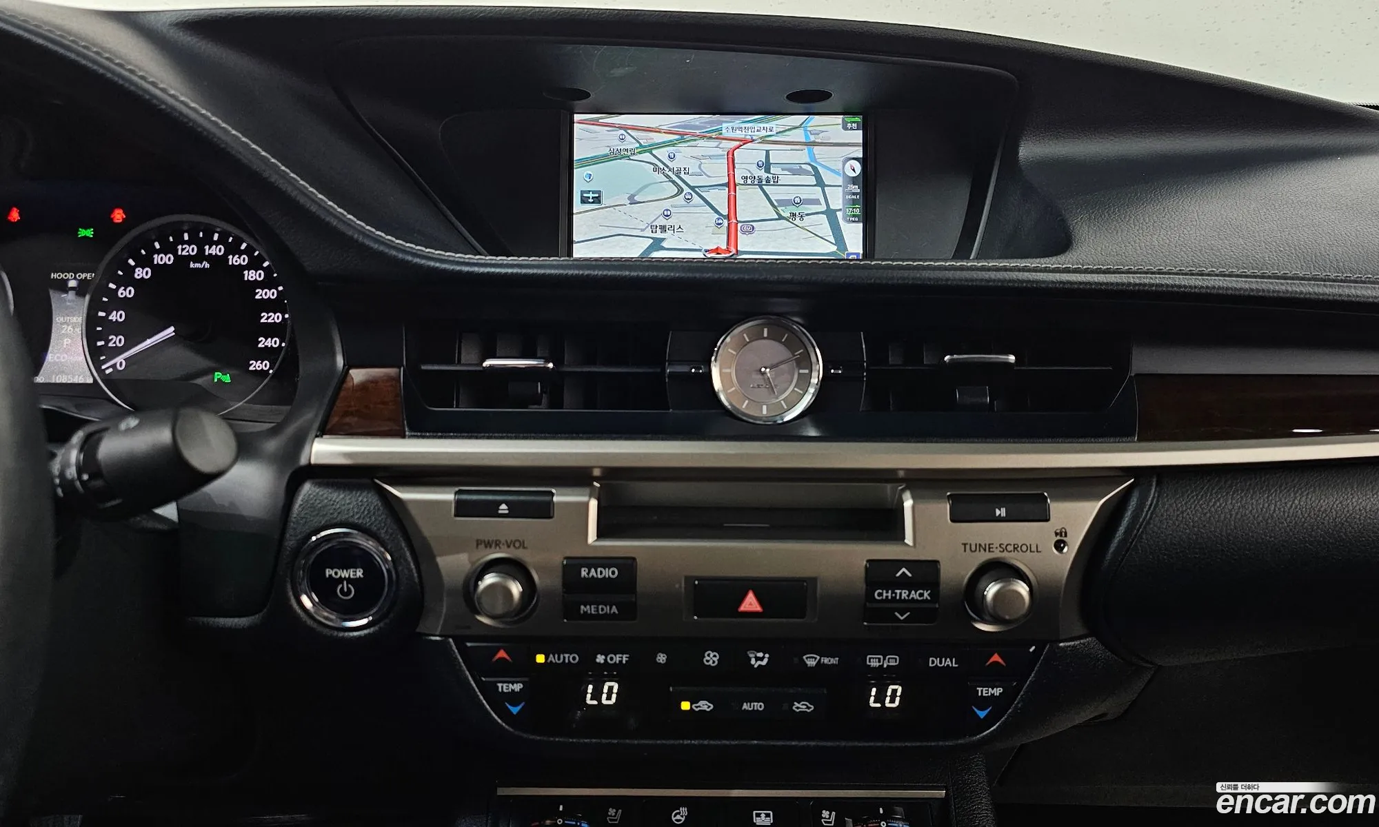 Lexus ES300h 2013 — 11