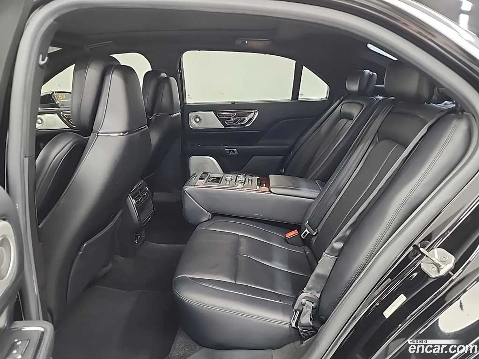 Lincoln Continental 10th Gen 2017 — 8