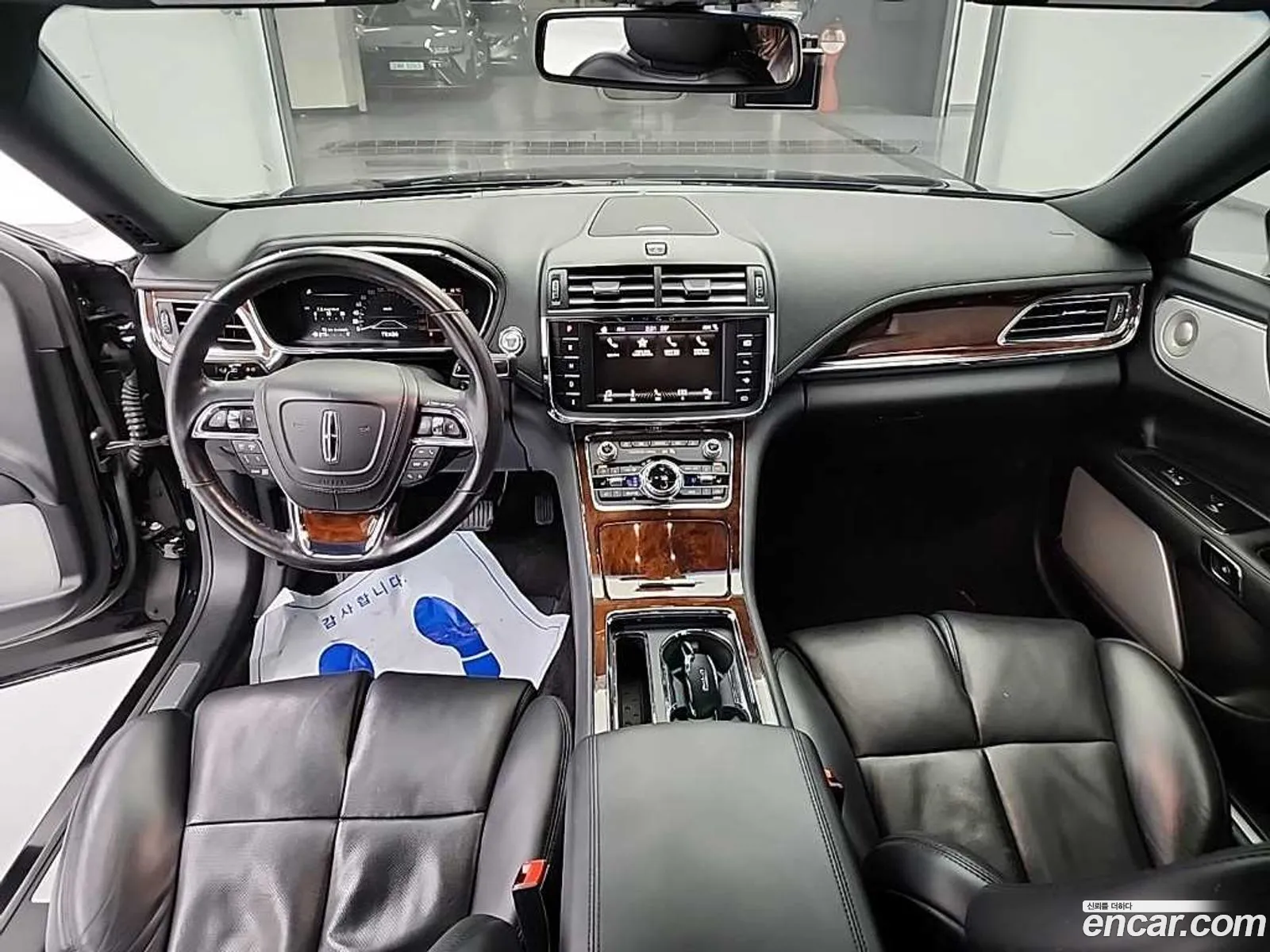 Lincoln Continental 10th Gen 2017 — 6
