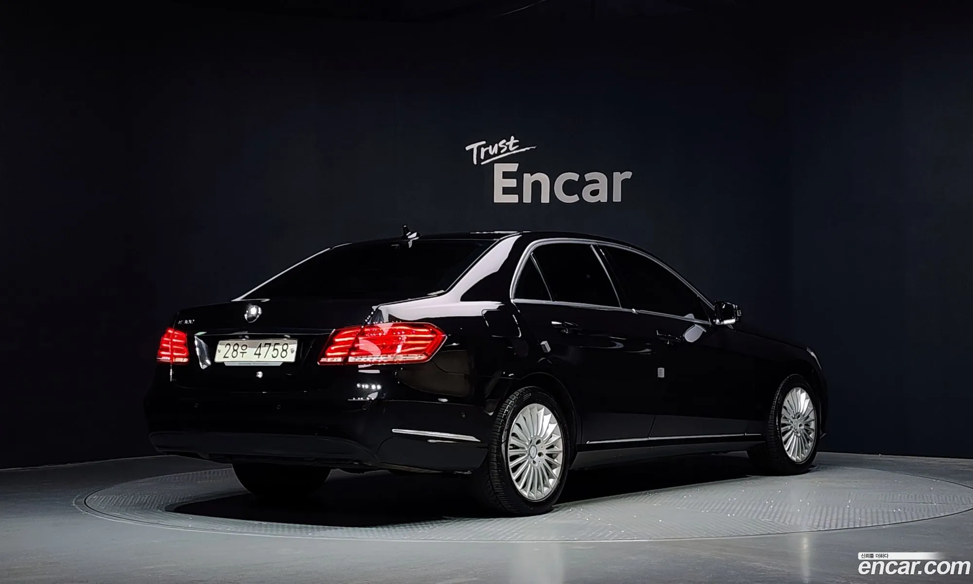 Mercedes-Benz E-Class W212 2014 WDDHF5FB9EB053479 — 14