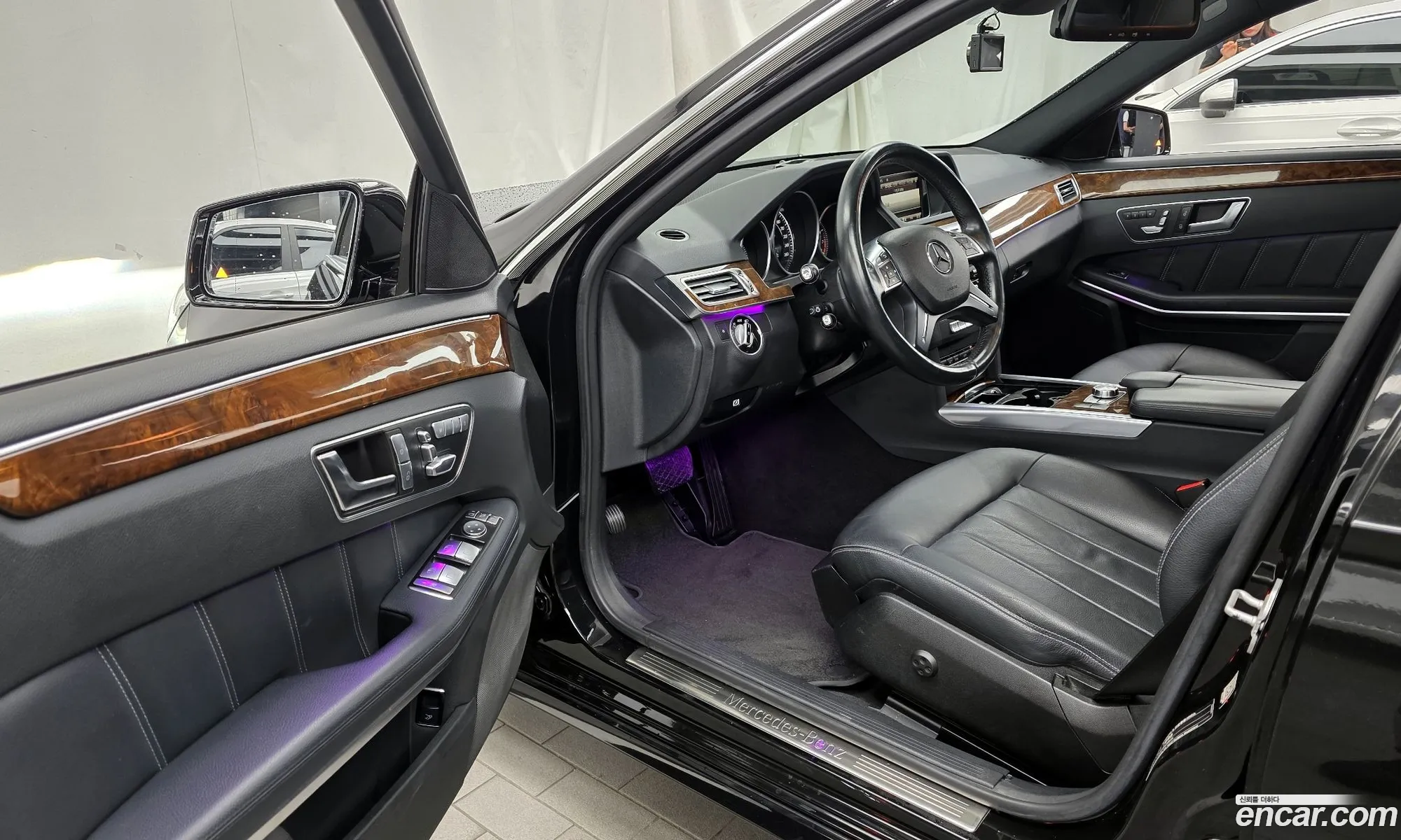 Mercedes-Benz E-Class W212 2014 WDDHF5FB9EB053479 — 11
