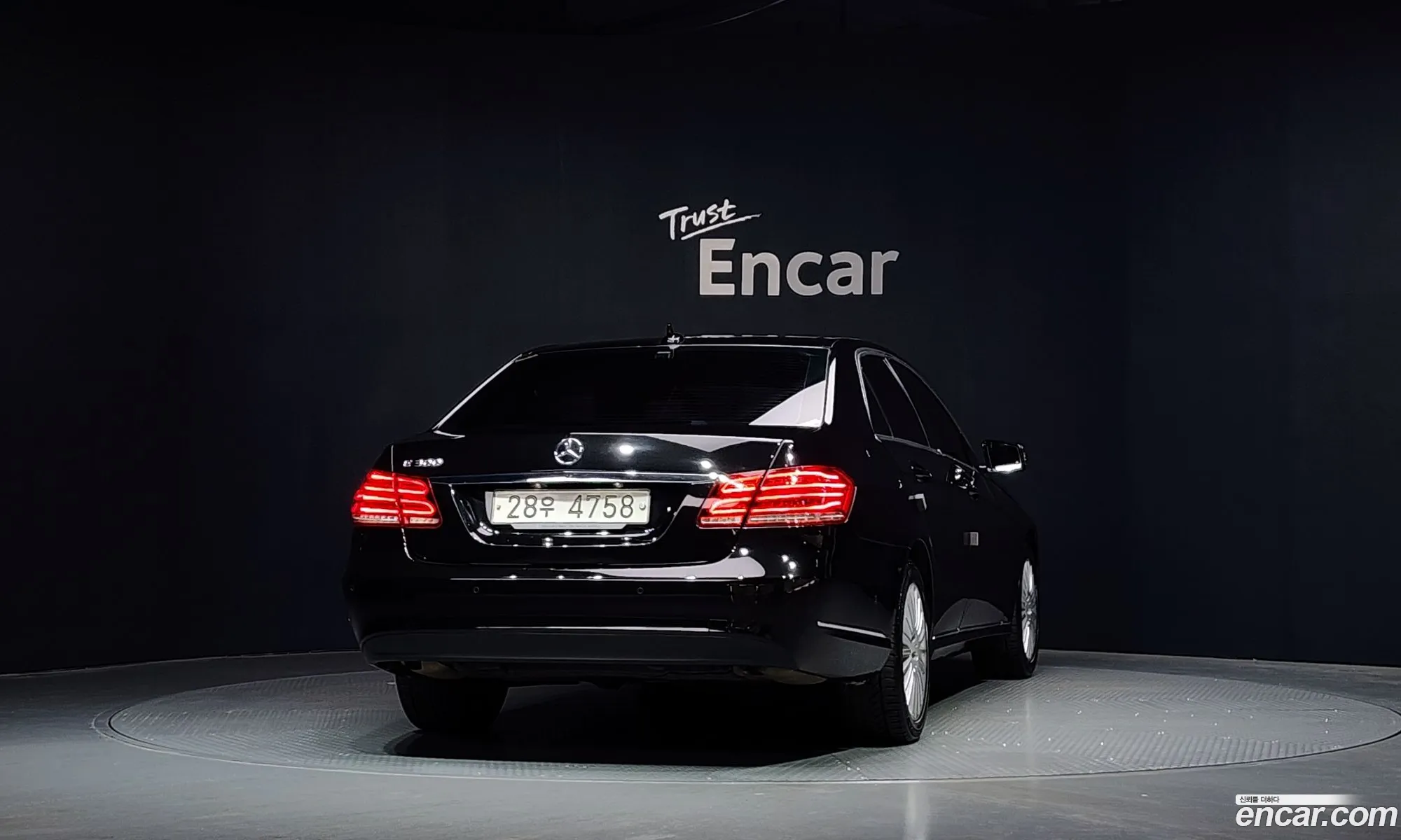 Mercedes-Benz E-Class W212 2014 WDDHF5FB9EB053479 — 8