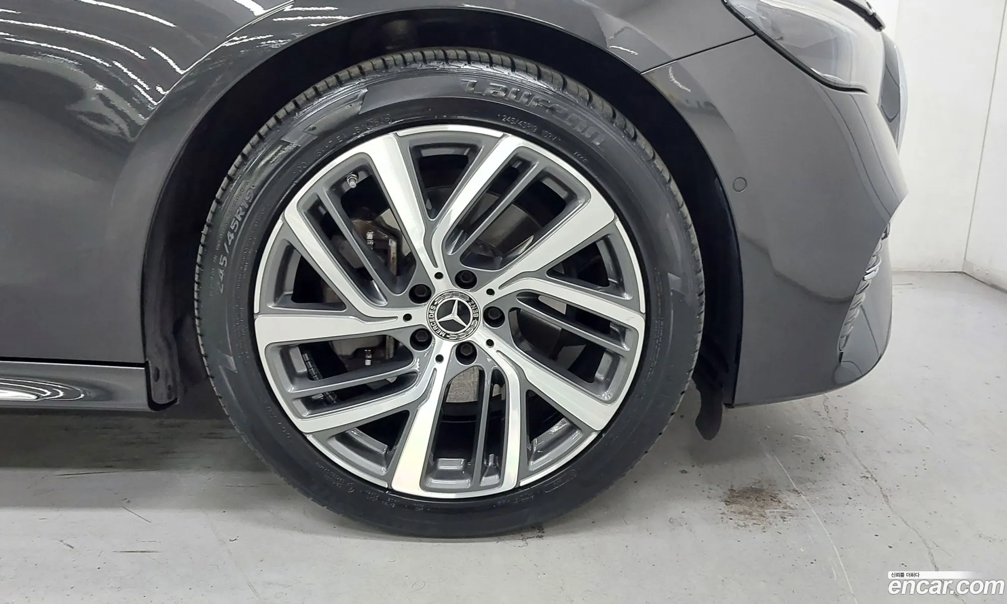 Mercedes-Benz E-Class W214 2024 — 13