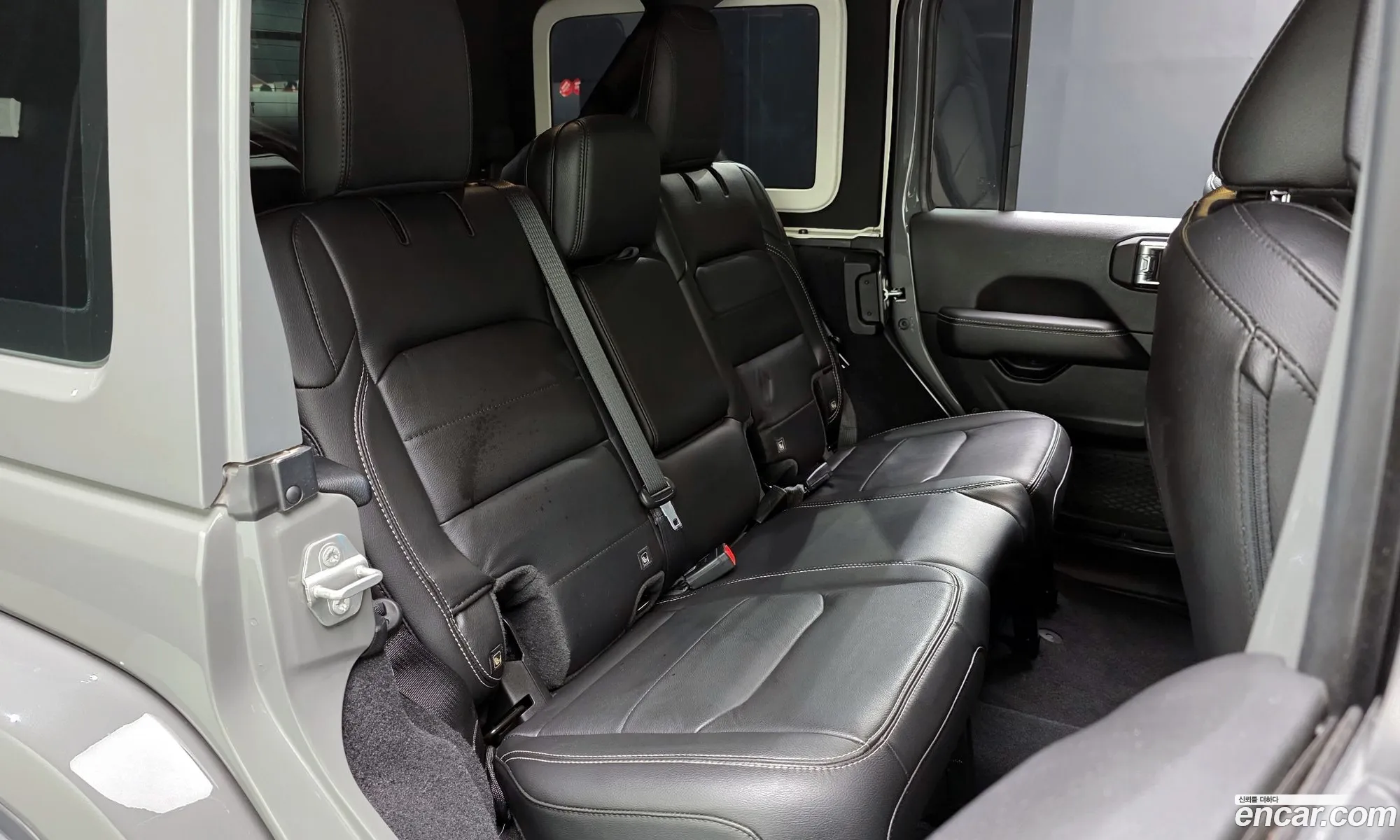 Jeep Wrangler 2022 — 23