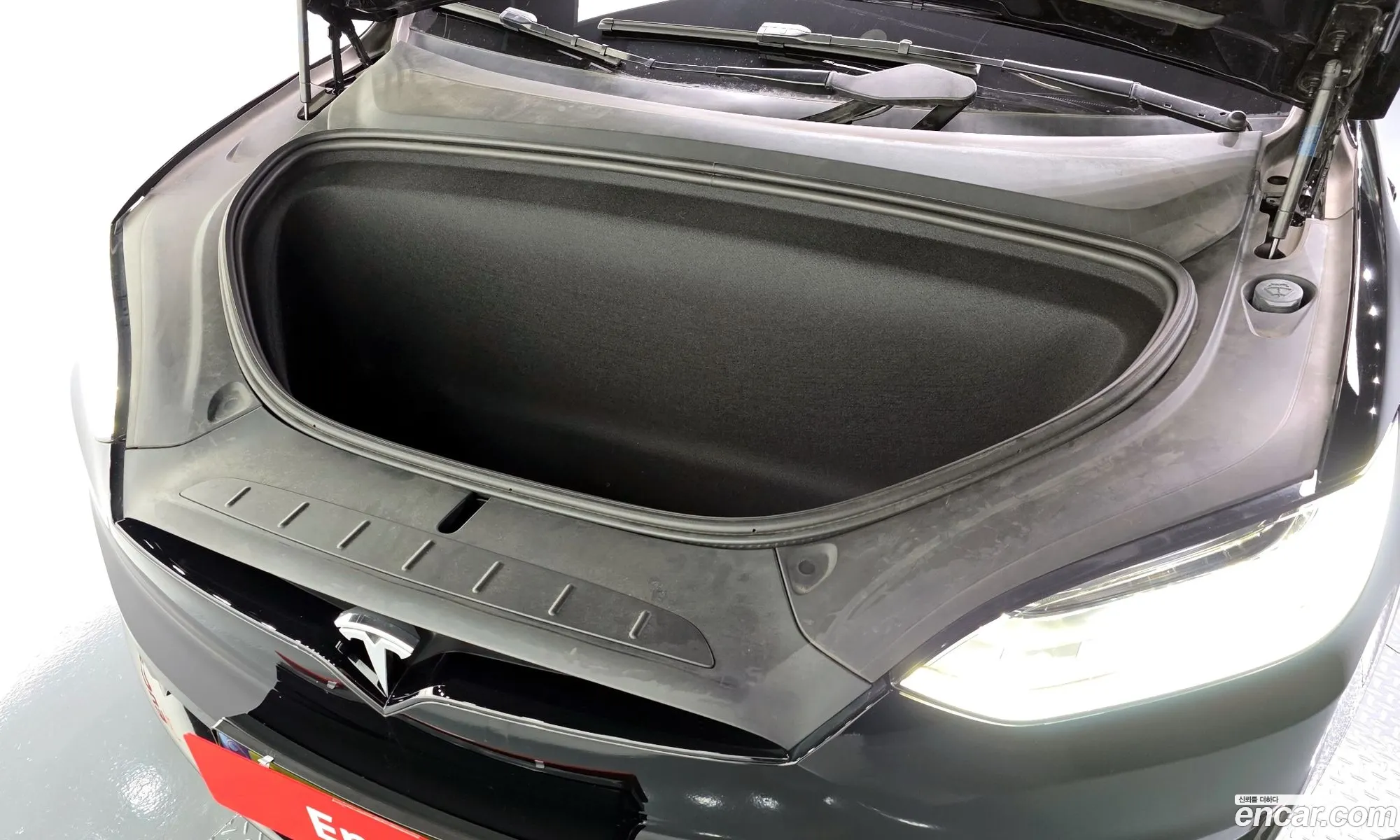 Tesla Model X 2023 — 18