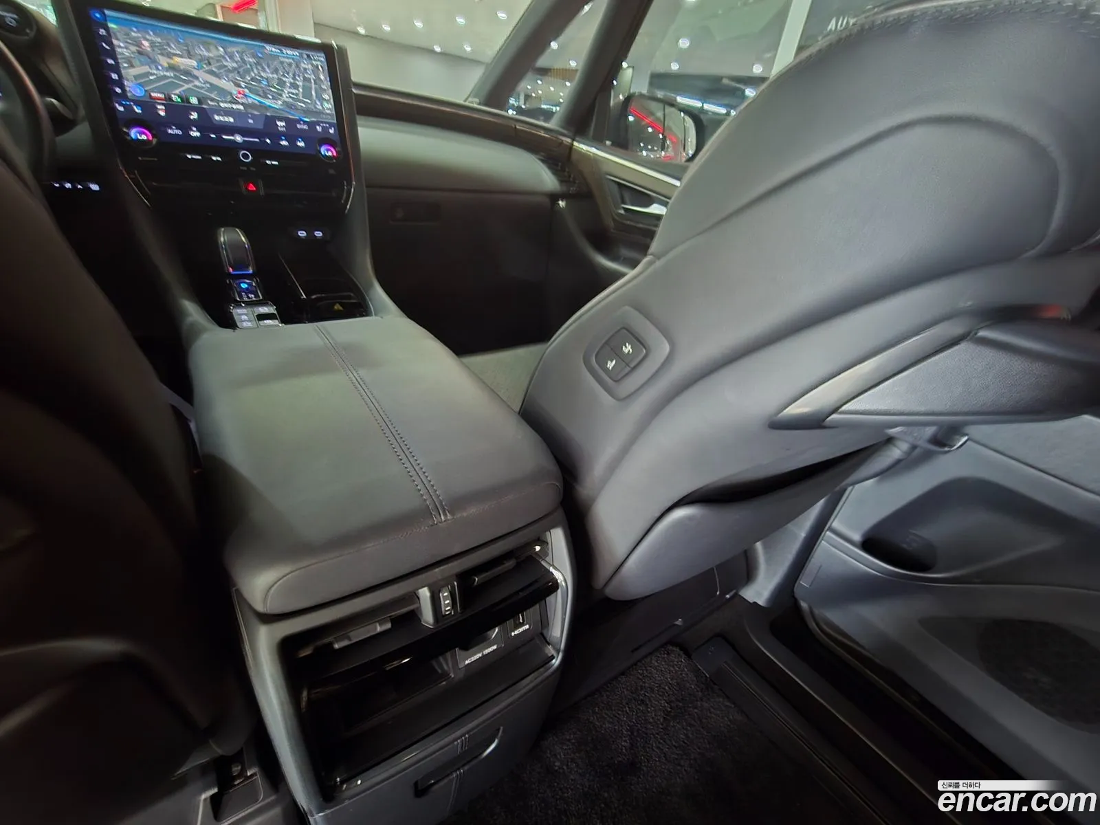 Toyota Alphard 2023 — 11