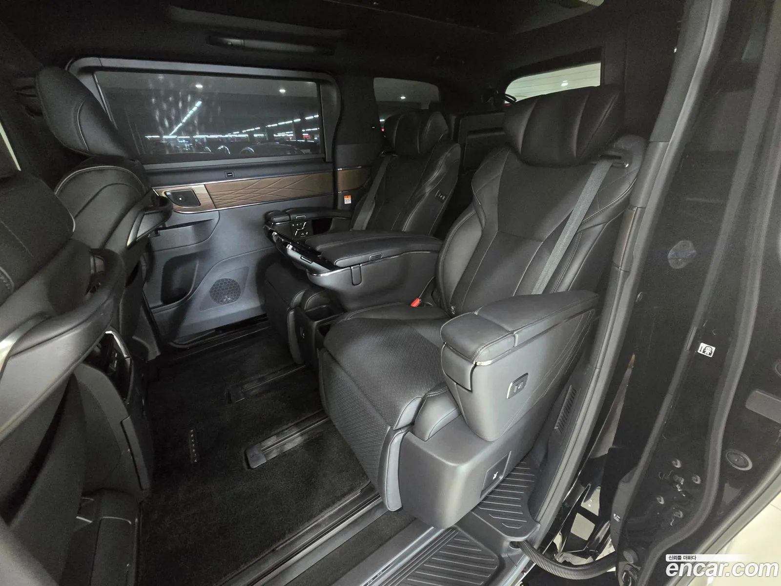 Toyota Alphard 2023 — 17