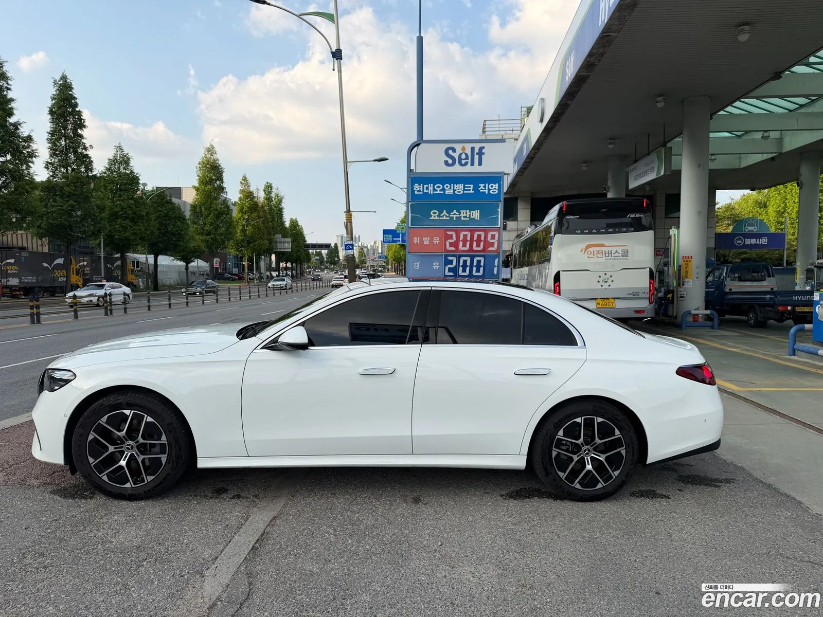 Mercedes-Benz E-Class W214 2026 — 14