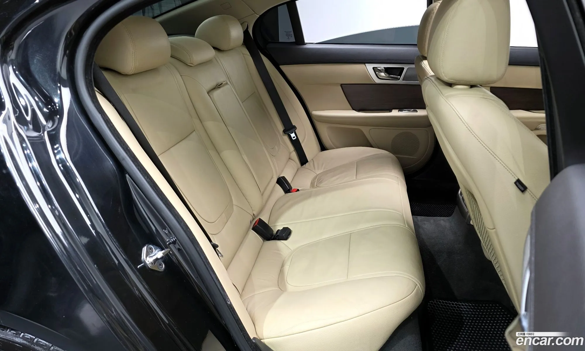 Jaguar XF 2015 — 17