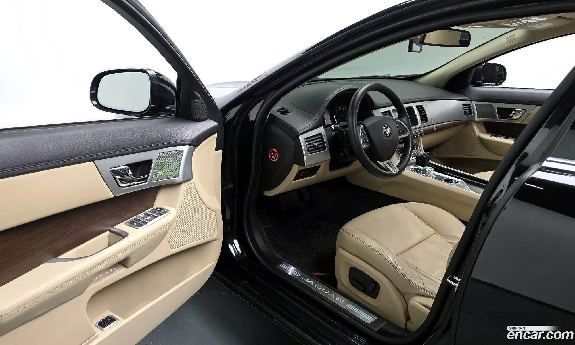 Jaguar XF 2015 — 13