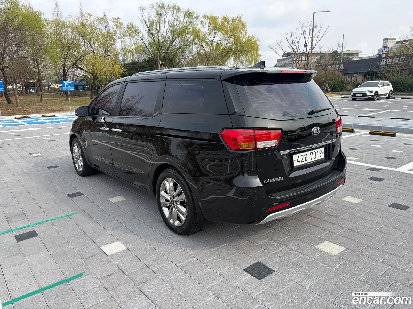 Kia Carnival 2015 — 3