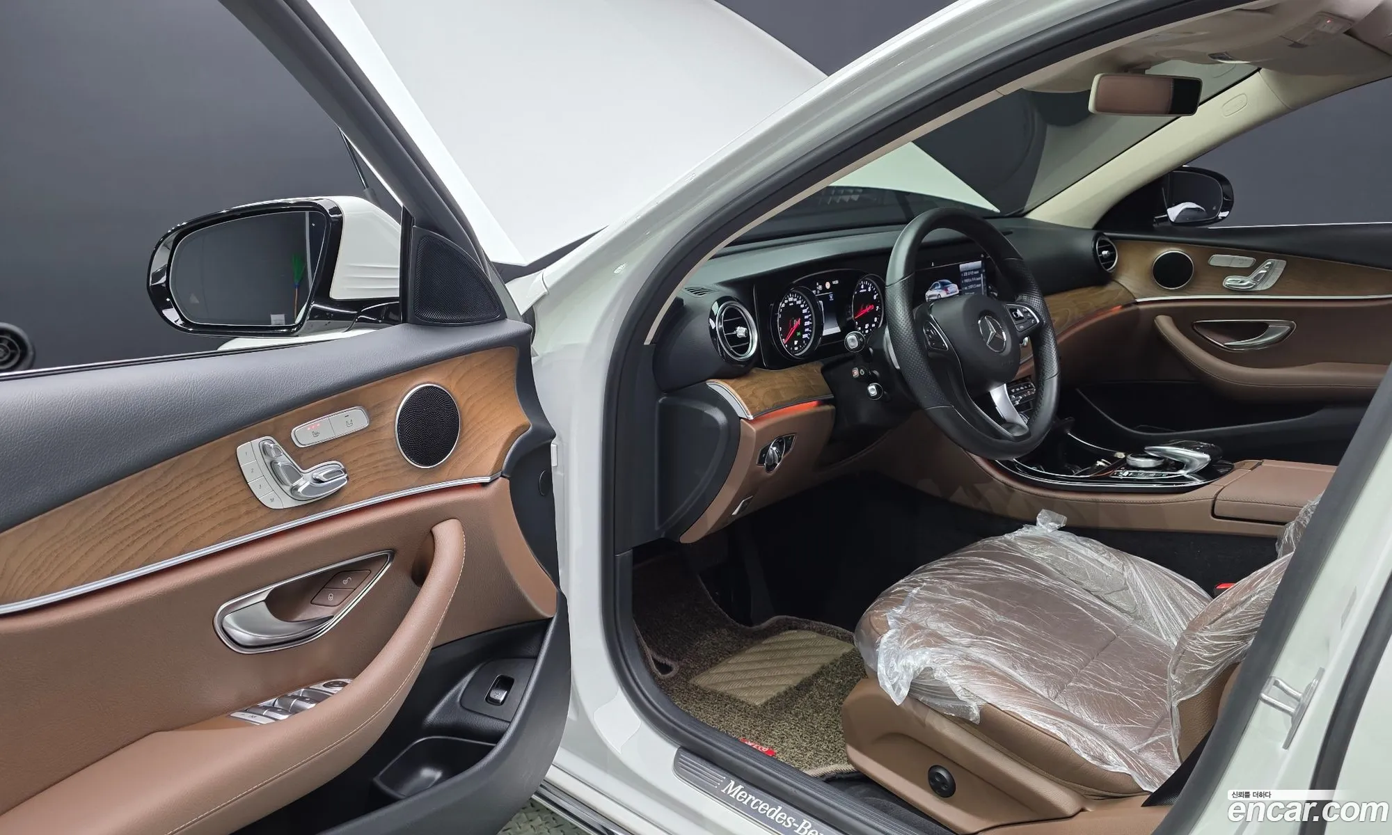 Mercedes-Benz E-Class W213 2017 WDDZF4JB5JA322518 — 25