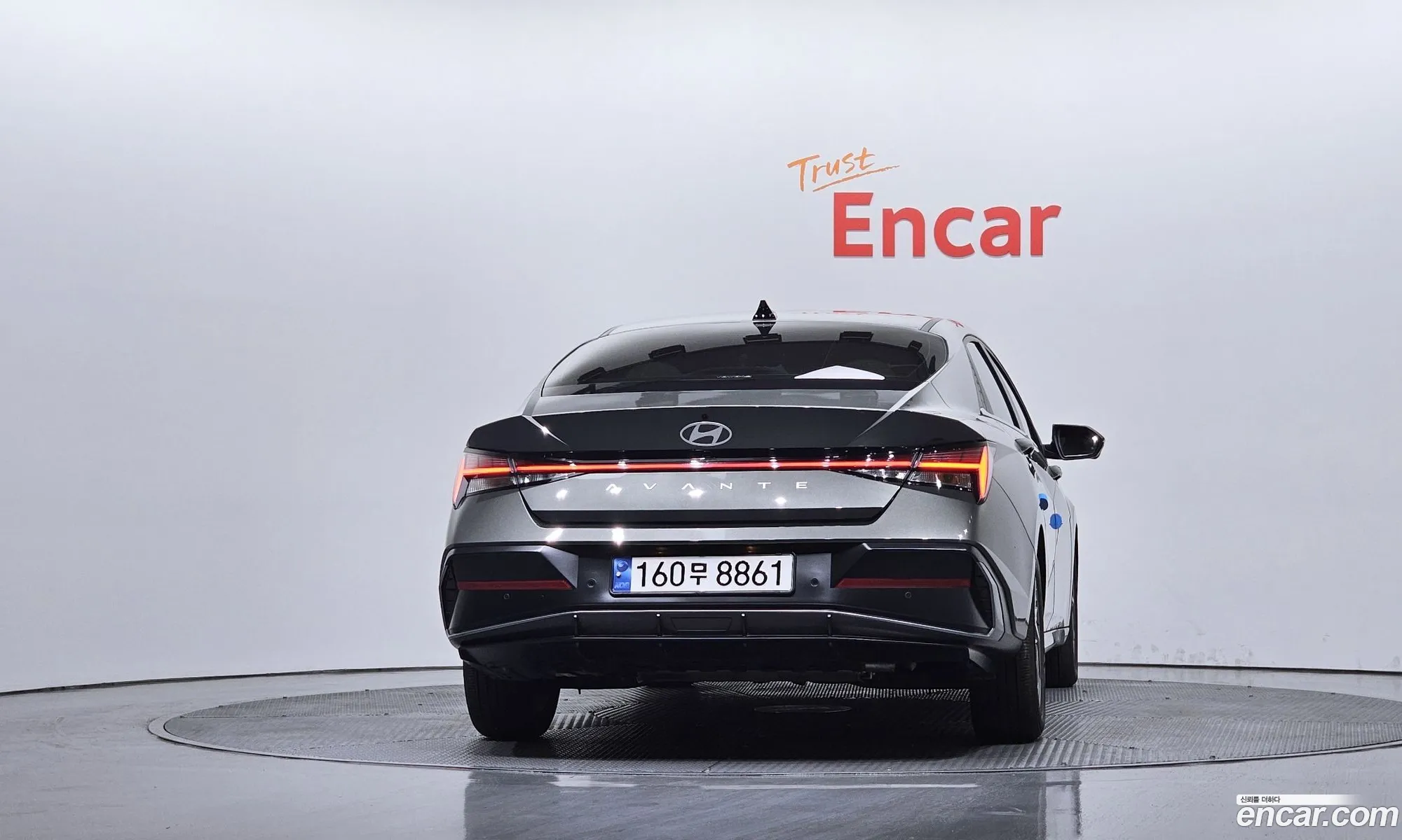 Hyundai Elantra Hybrid 2024 — 4
