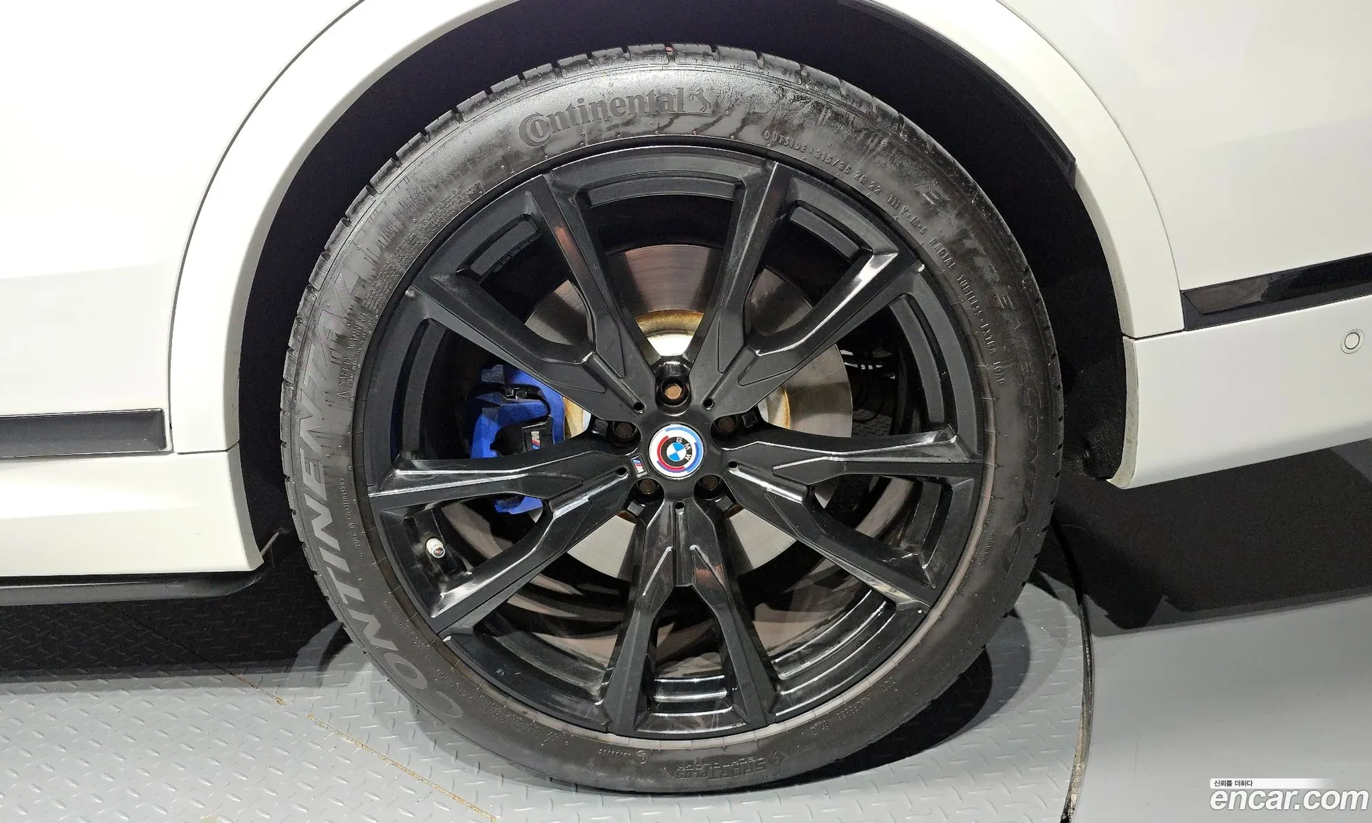 BMW X7 2023 — 29