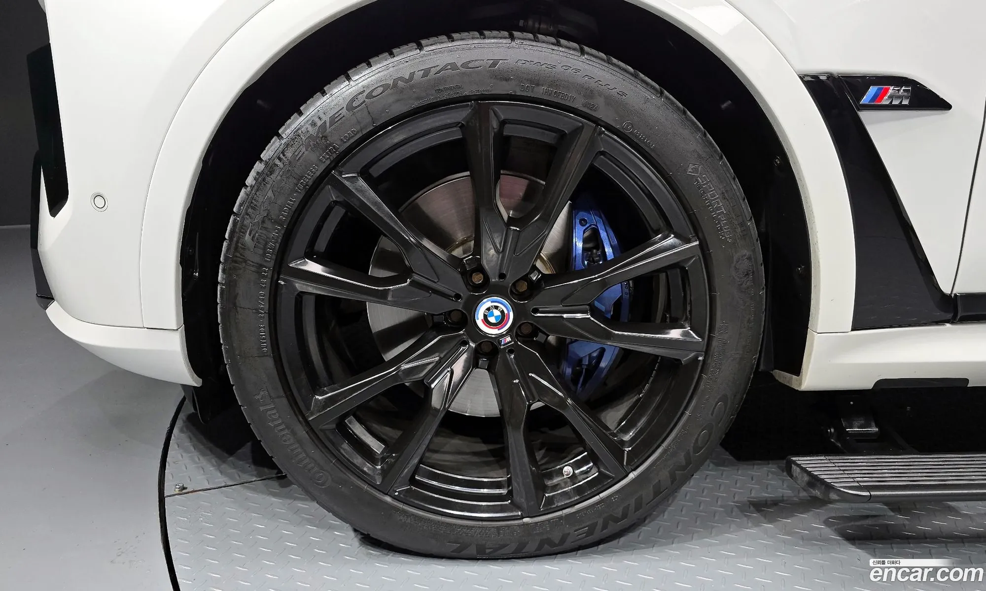 BMW X7 2023 — 28